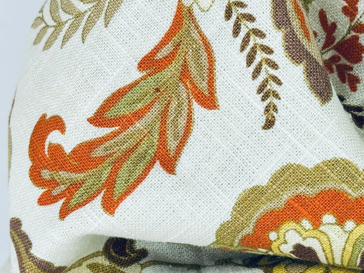 Tissu en lin à imprimé cachemire floral vintage grand format - Par Mill Creek Fabrics - 40" x 54"