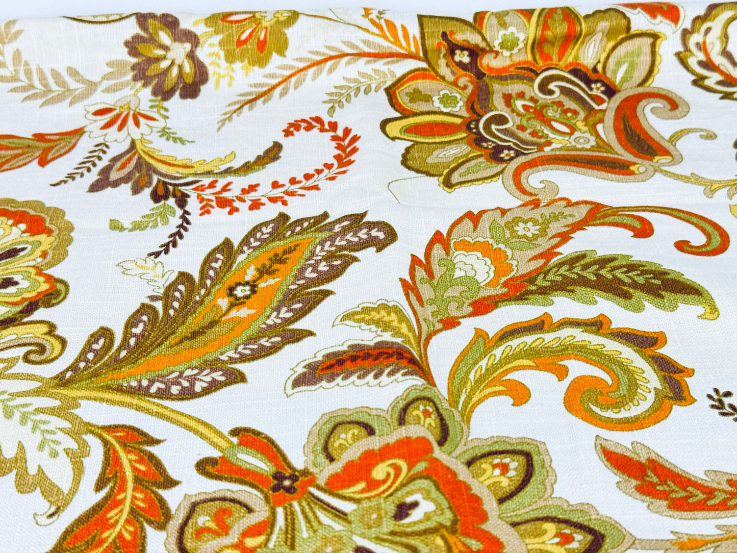 Tissu en lin à imprimé cachemire floral vintage grand format - Par Mill Creek Fabrics - 40" x 54"