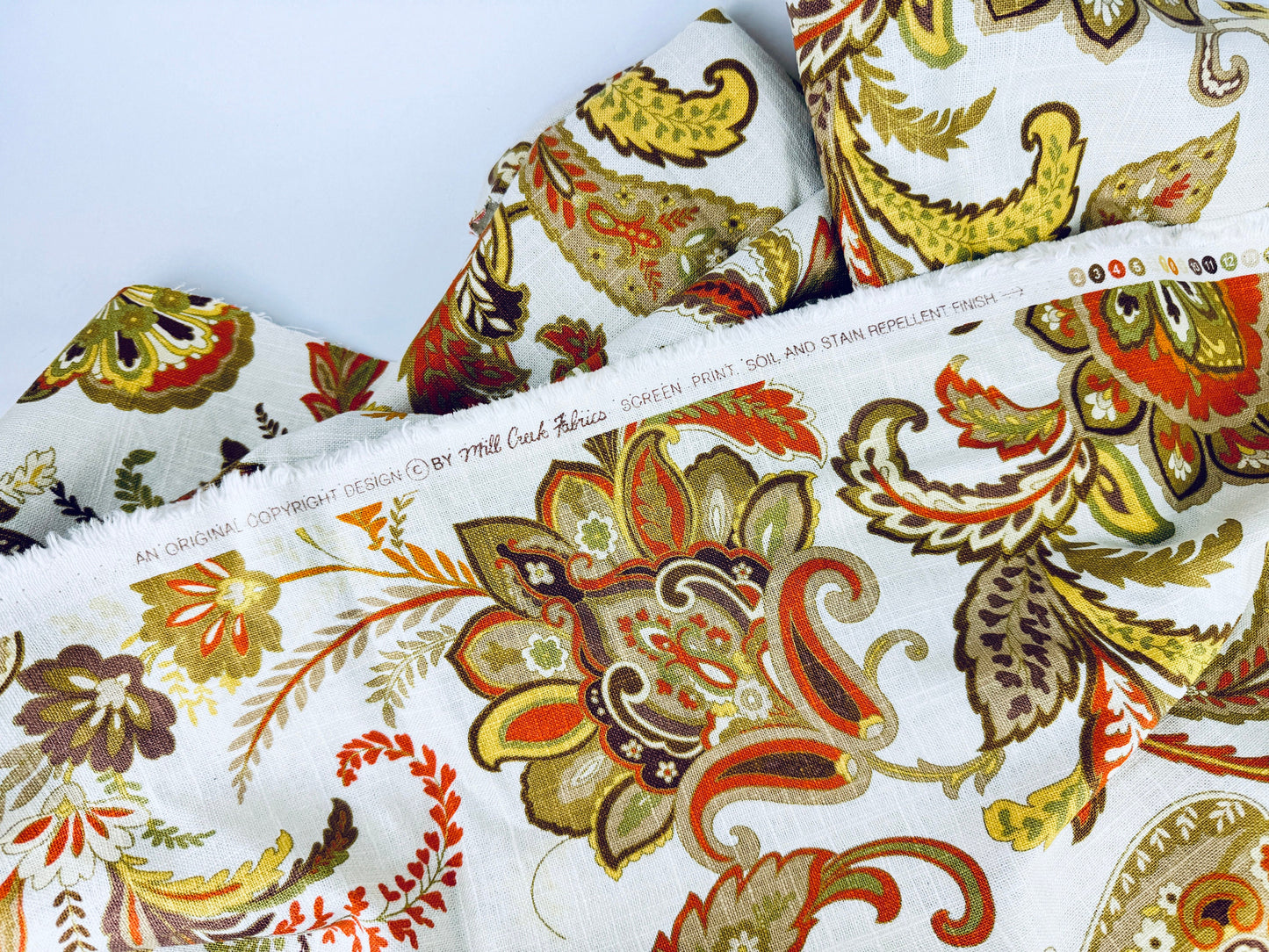 Tissu en lin à imprimé cachemire floral vintage grand format - Par Mill Creek Fabrics - 40" x 54"