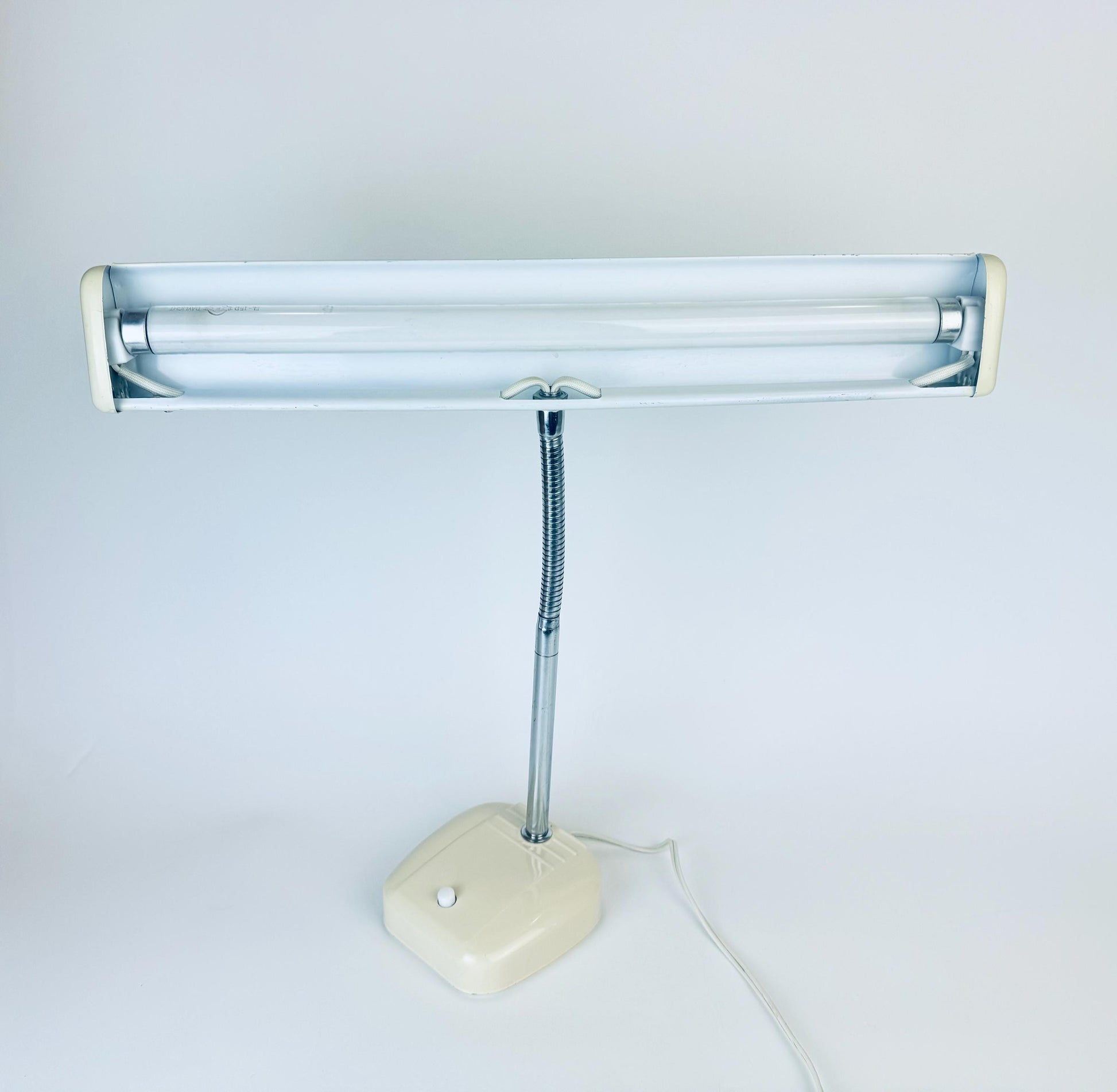 Product image for 'vintage beige metal task study table lamp flexible silver metal gooseneck' (view b5447e)