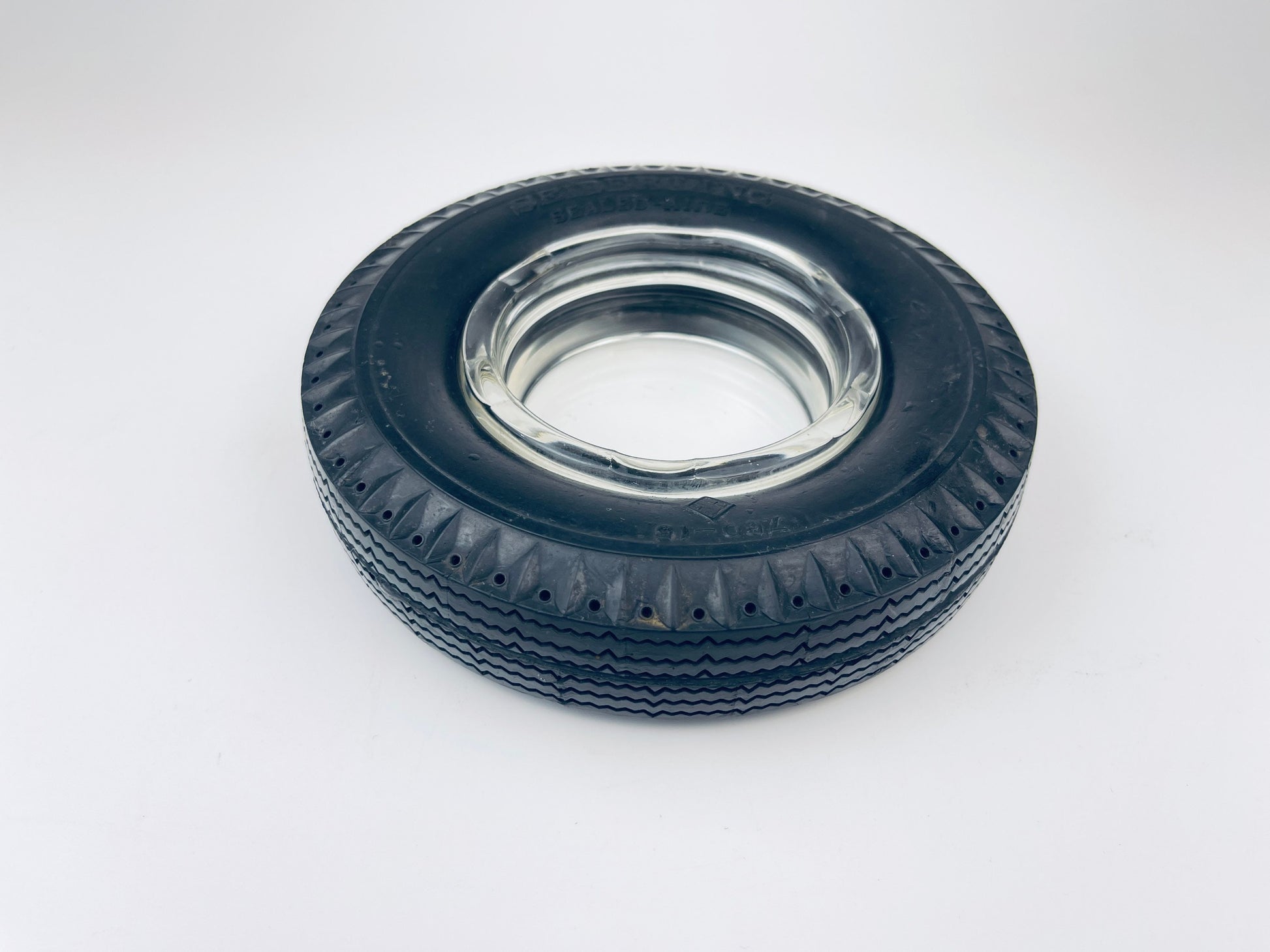 Product image for 'vintage seiberling sealed aire rubber tire glass ashtray made in usa' (view 4dc890)