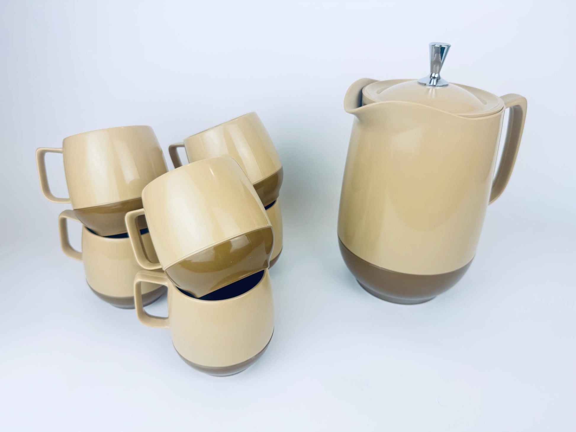 Product image for 'vintage thermos insul ware beige plastic pitcher cup set new in box new old stock' (view 8e66b3)