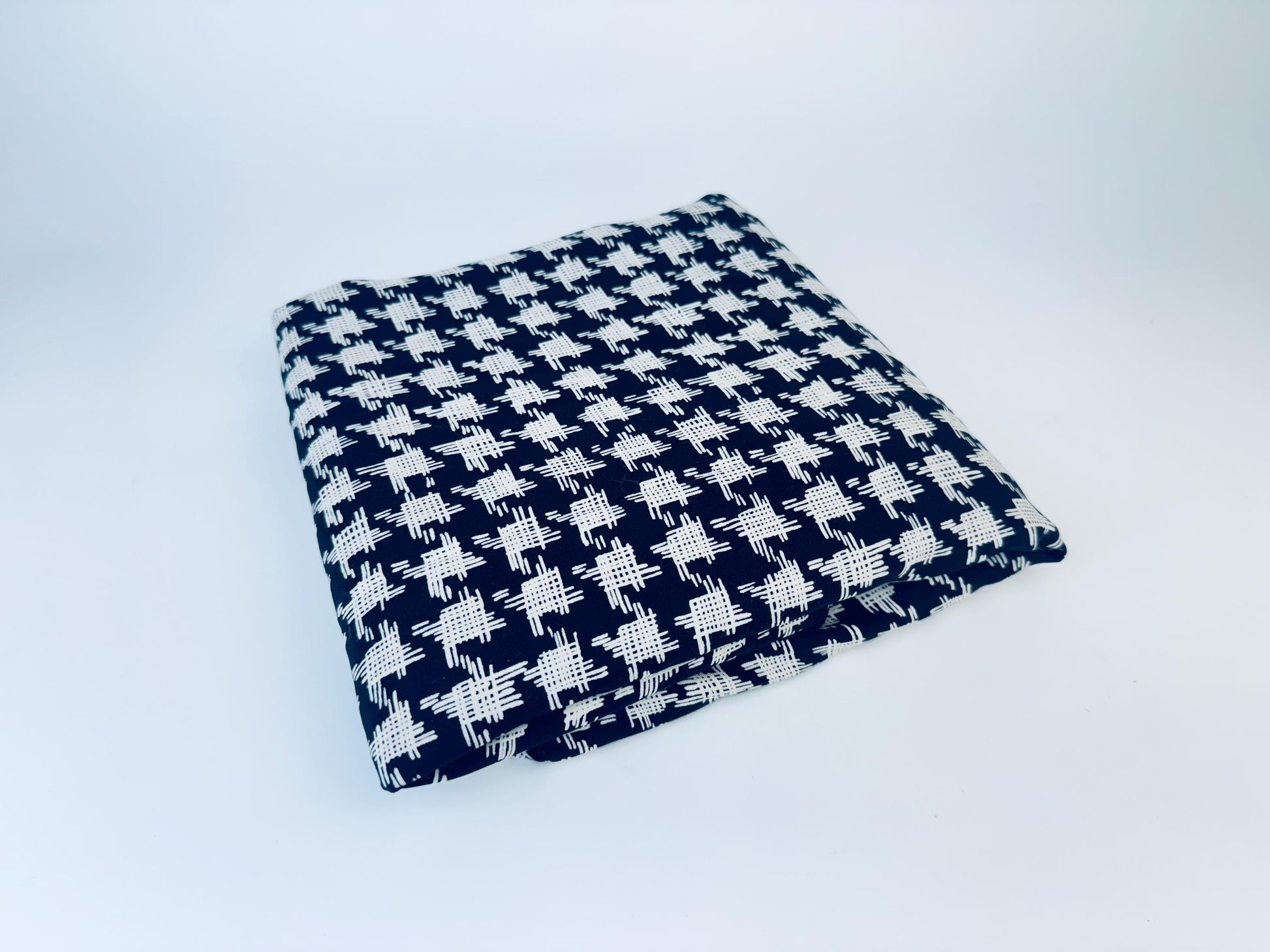 Product image for 'vintage black beige abstract sketch houndstooth polyester fabric 60 x 100' (view af116e)