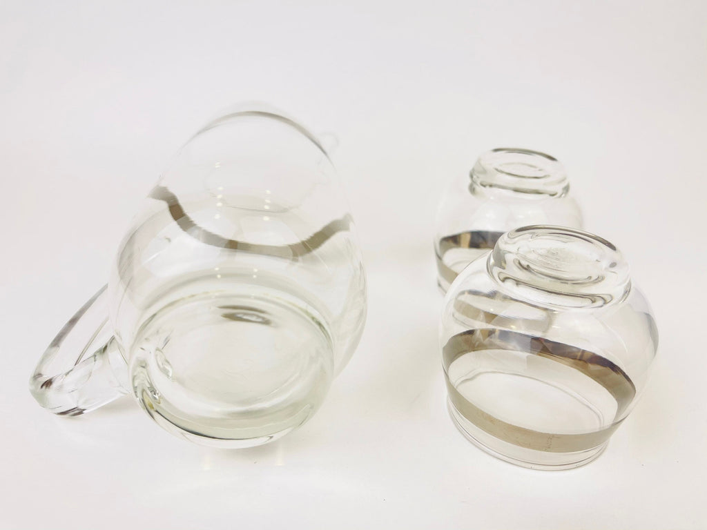 Product image for 'vintage dorothy thorpe cocktail set small pitcher 2 small glasses silver striped pattern made by libbey glass' (view 6b5afa)