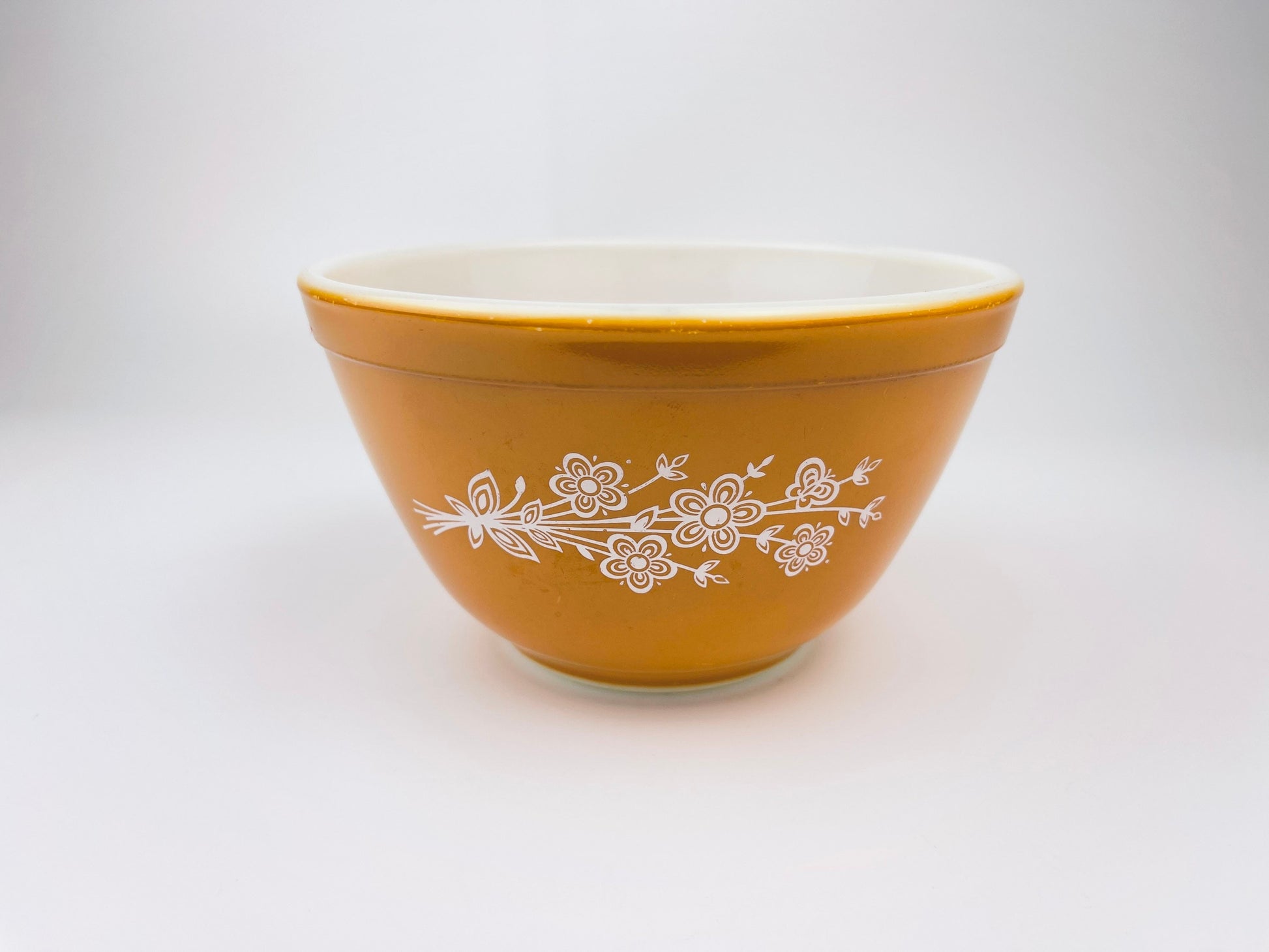 Product image for 'vintage butterfly gold pyrex mixing bowl 401 1 59 pt 750 ml' (view 64896c)