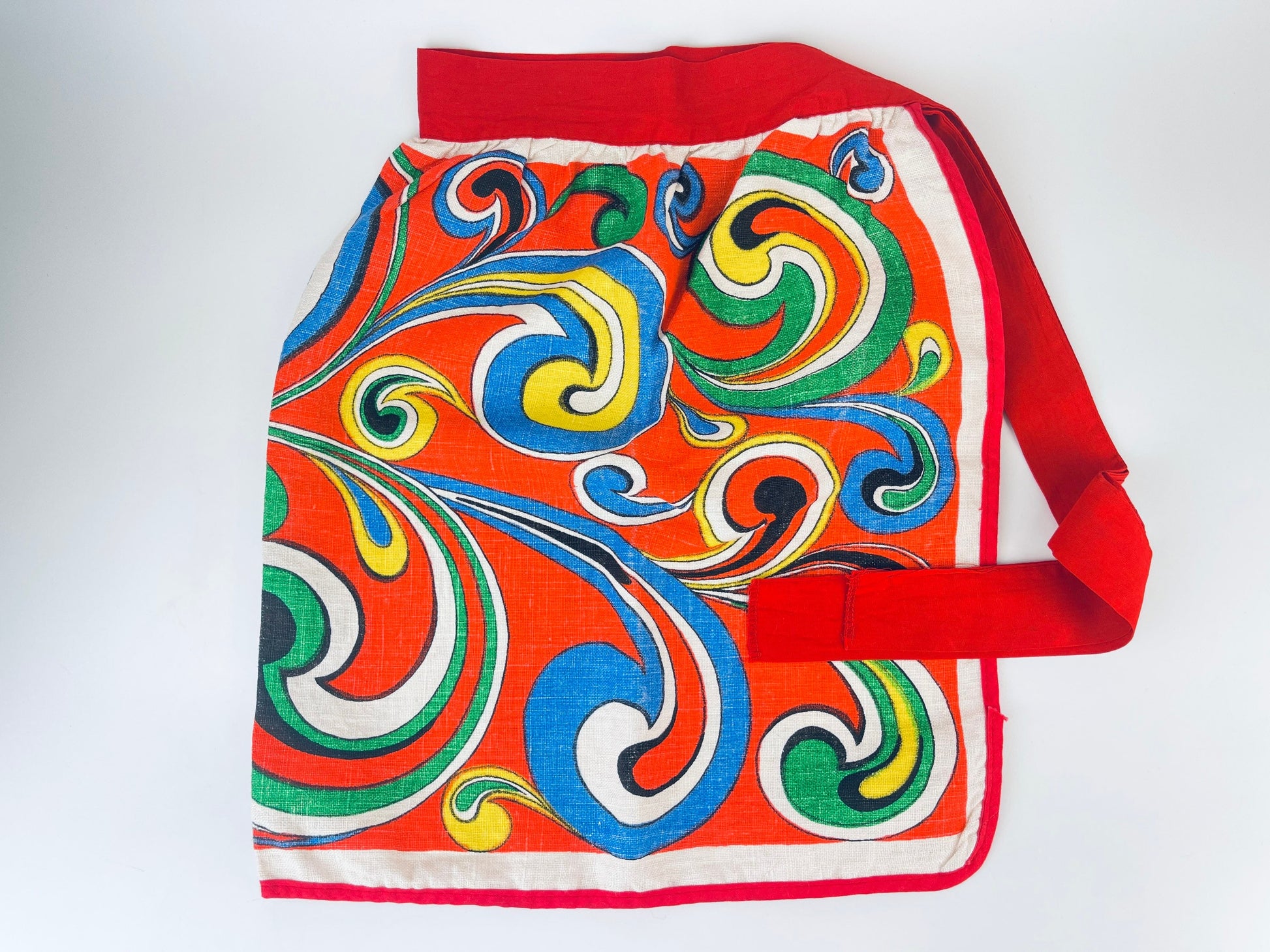 Product image for 'vintage paisley linen waist apron red strings' (view 4f8def)