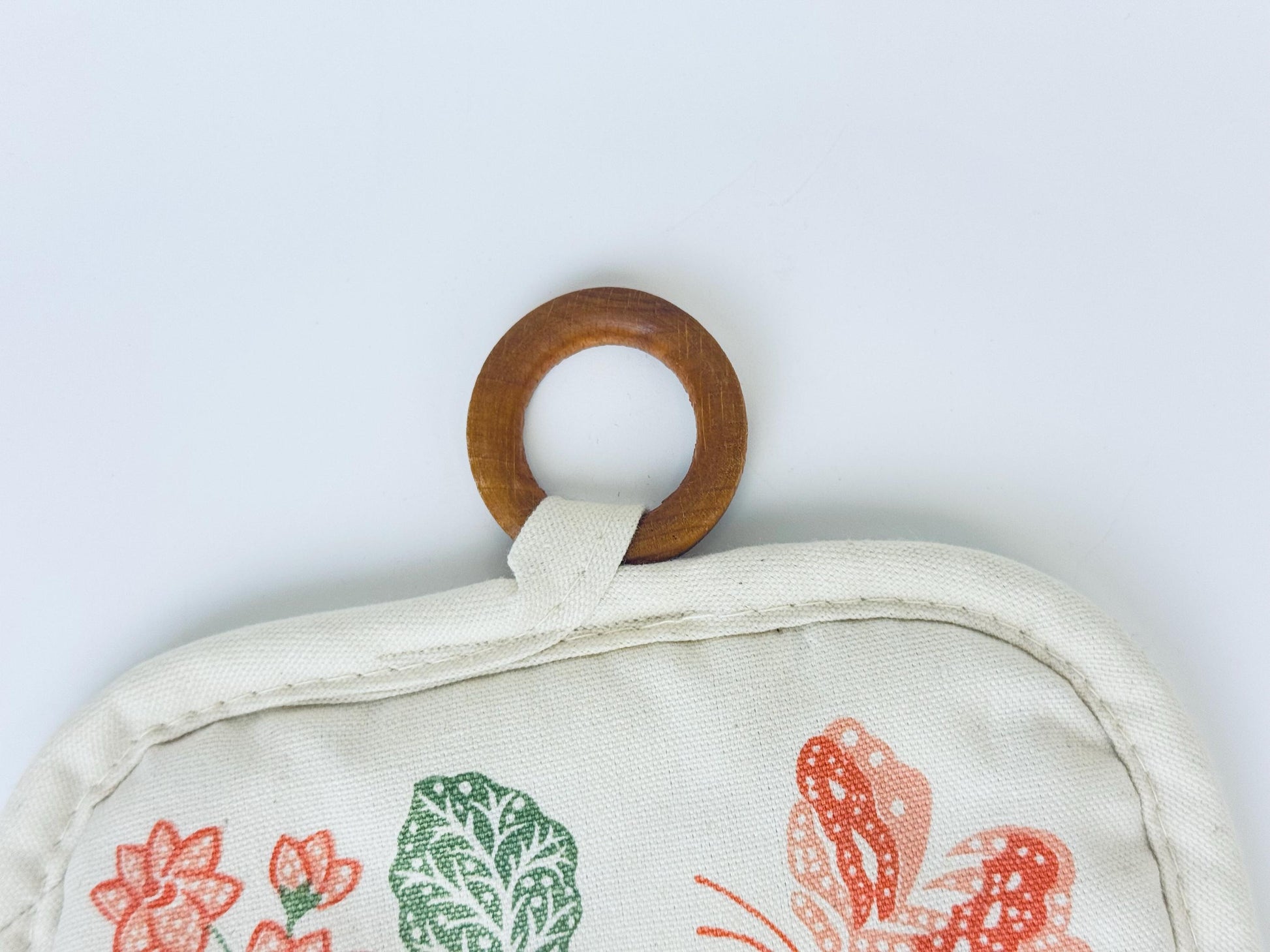 Product image for 'vintage pink blue floral iris beige pot holder oven mitt trivet china seas home port 1981' (view 0c96a6)