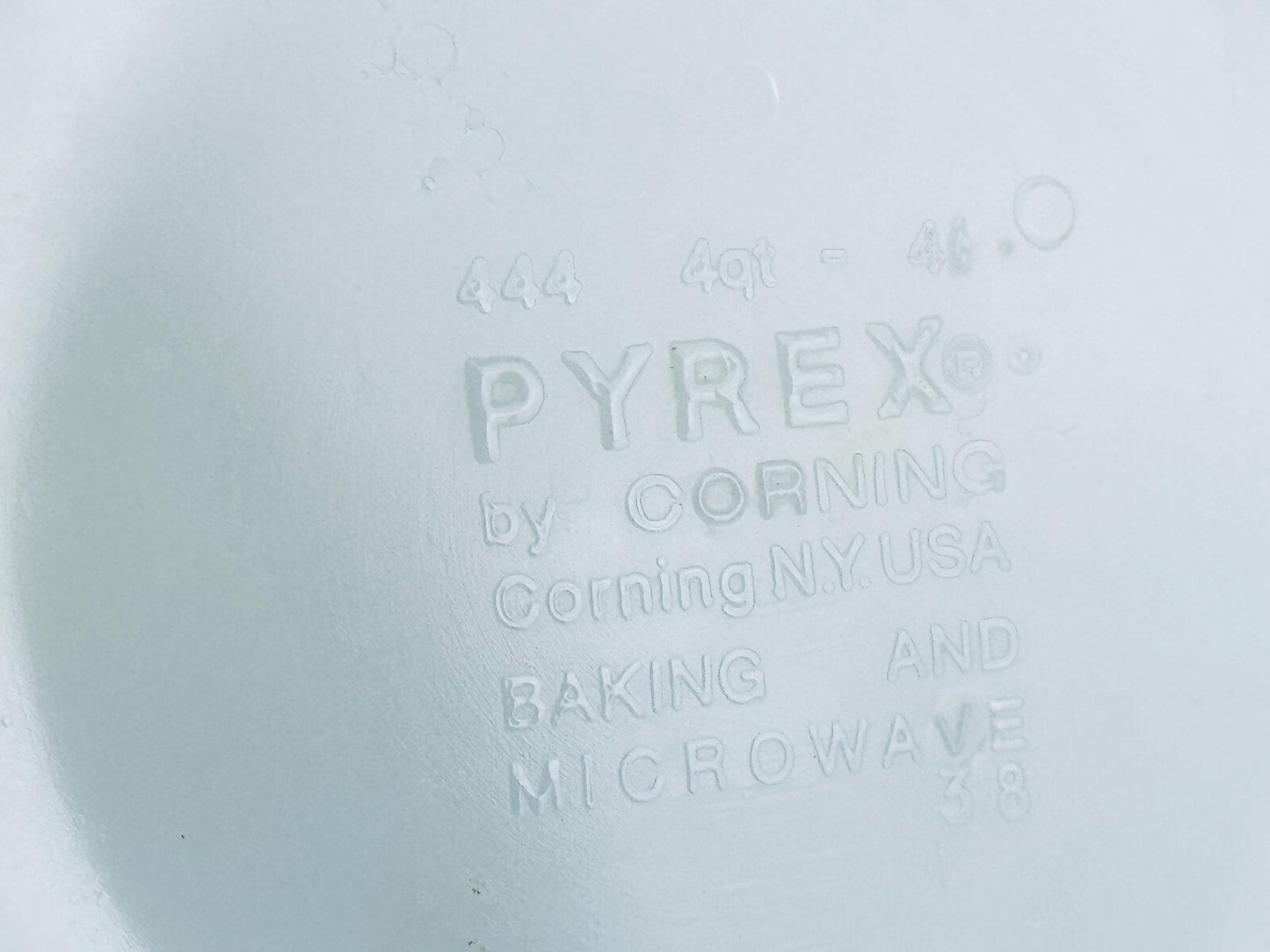 Product image for 'vintage butterfly gold pyrex mixing bowl 444 4 qt made in usa' (view 77829f)