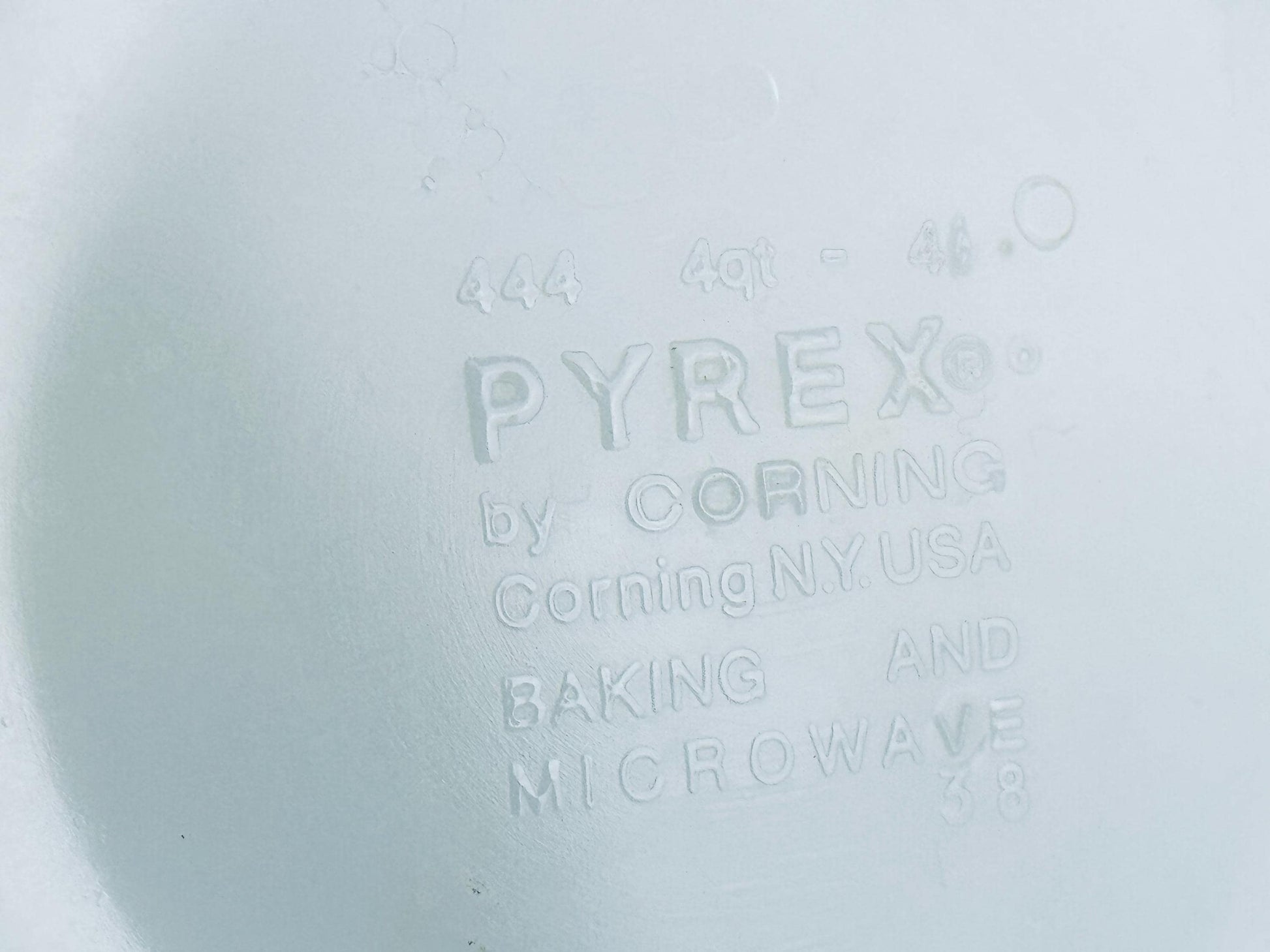 Product image for 'vintage butterfly gold pyrex mixing bowl 444 4 qt made in usa' (view 77829f)