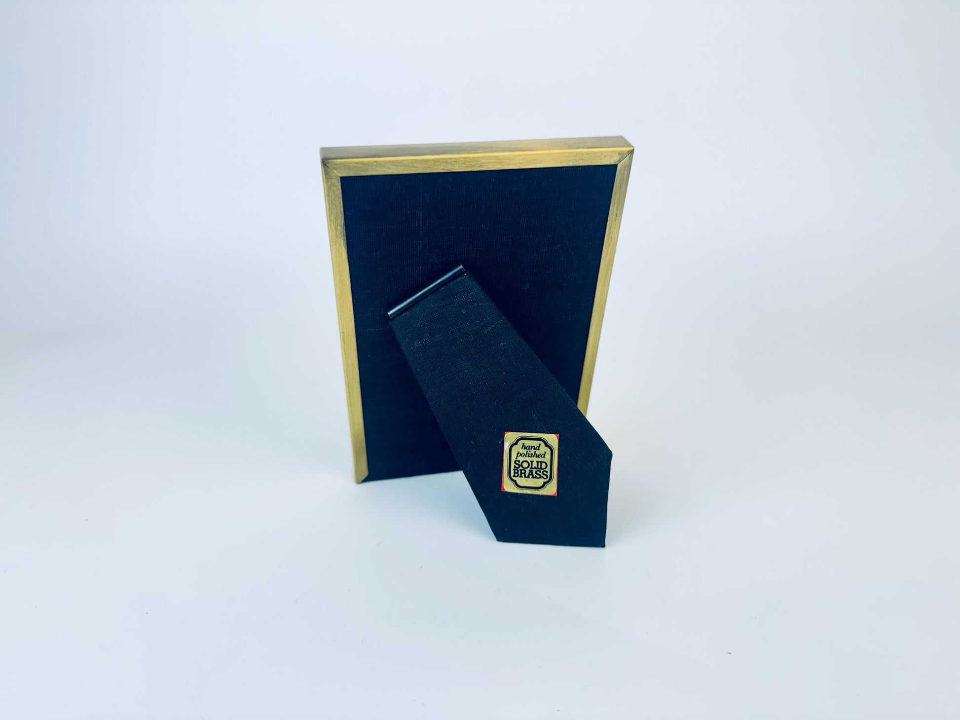 Product image for 'vintage solid brass gold 3 x 4 5 tabletop picture frame made in korea' (view 6ba2d7)