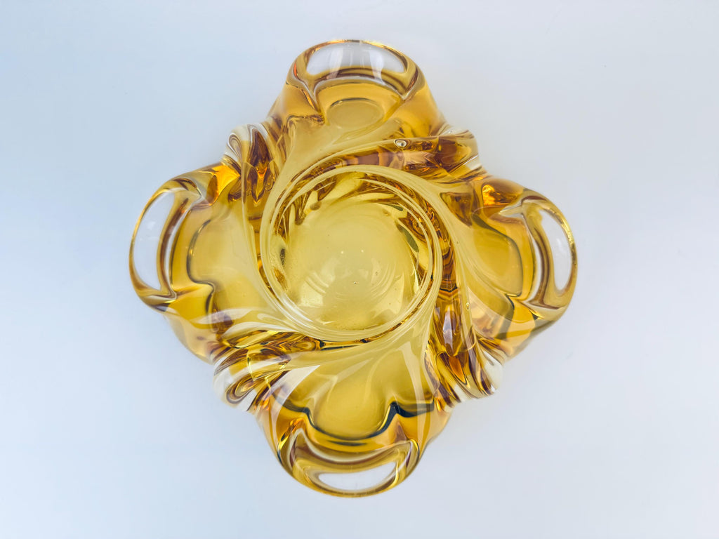 Product image for 'vintage amber chalet glass ashtray bowl made in canada' (view fb06b4)