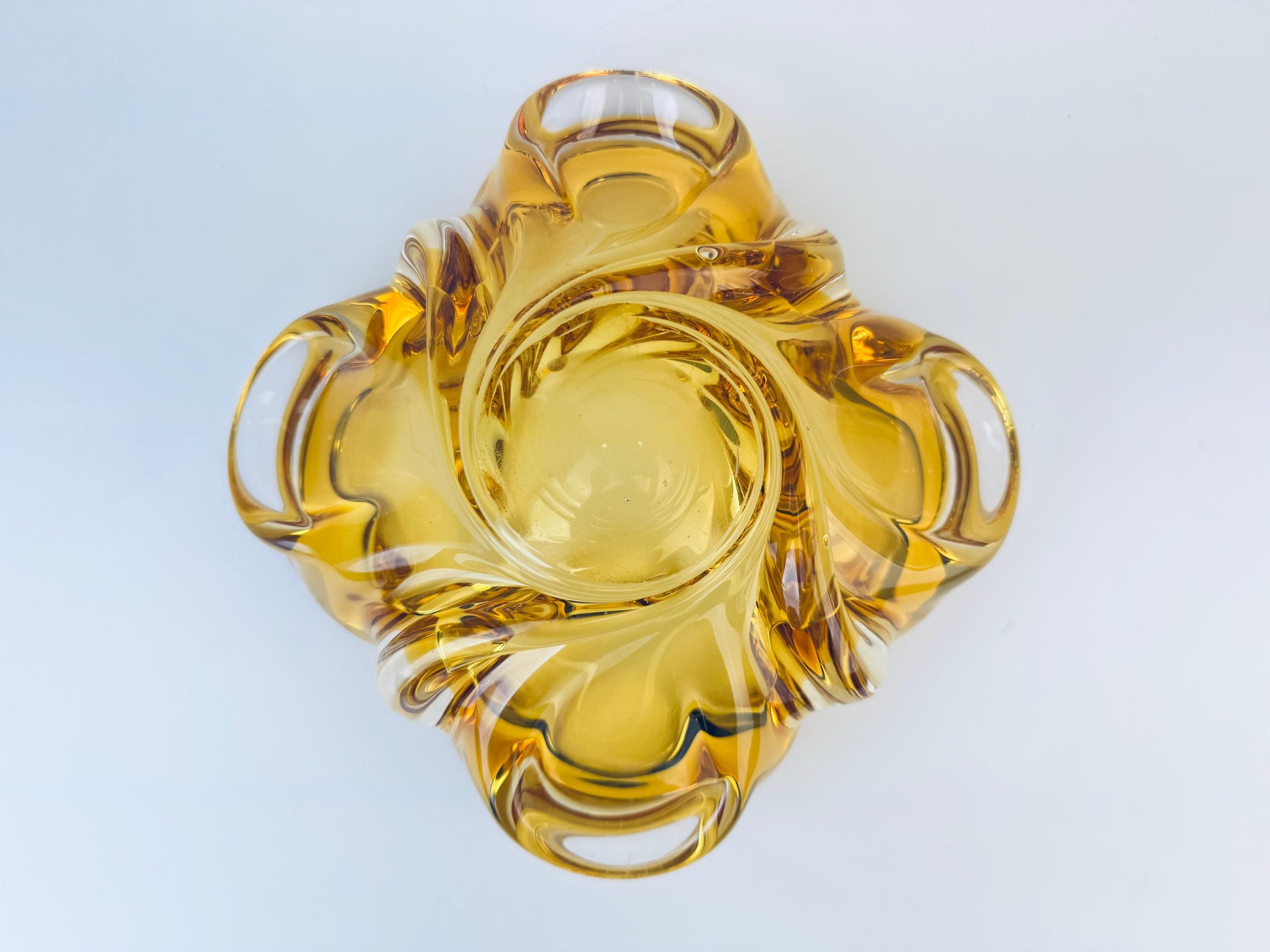 Product image for 'vintage amber chalet glass ashtray bowl made in canada' (view fb06b4)