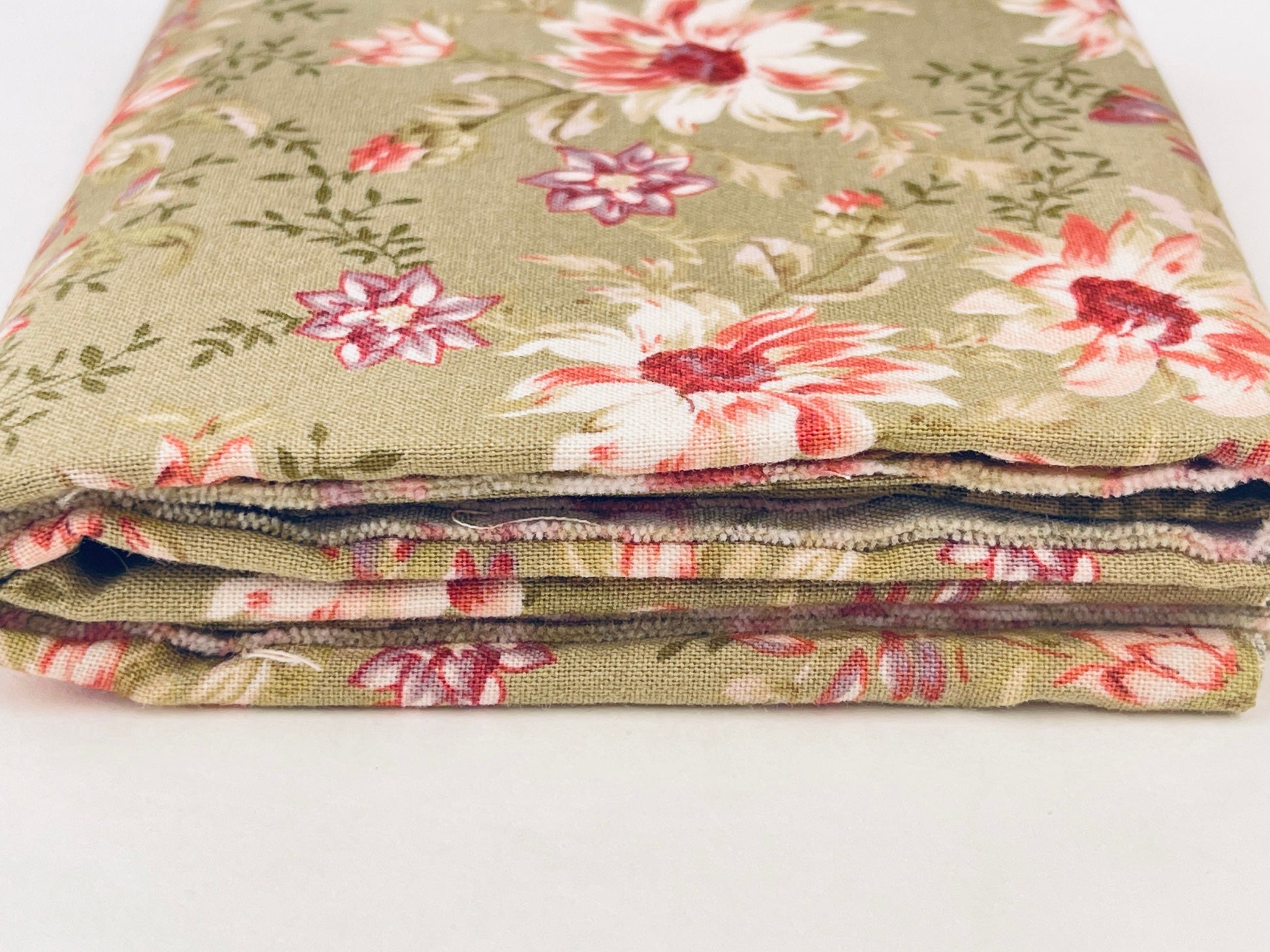 Product image for 'vintage green floral fabric 18 x 41 two 2 fat quarters' (view 0ef203)