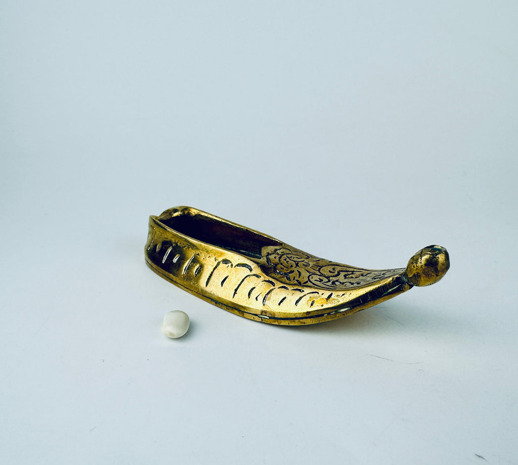 Product image for 'vintage etched brass slipper ashtray attractive aged metal patina made in turkey' (view 2b2a42)