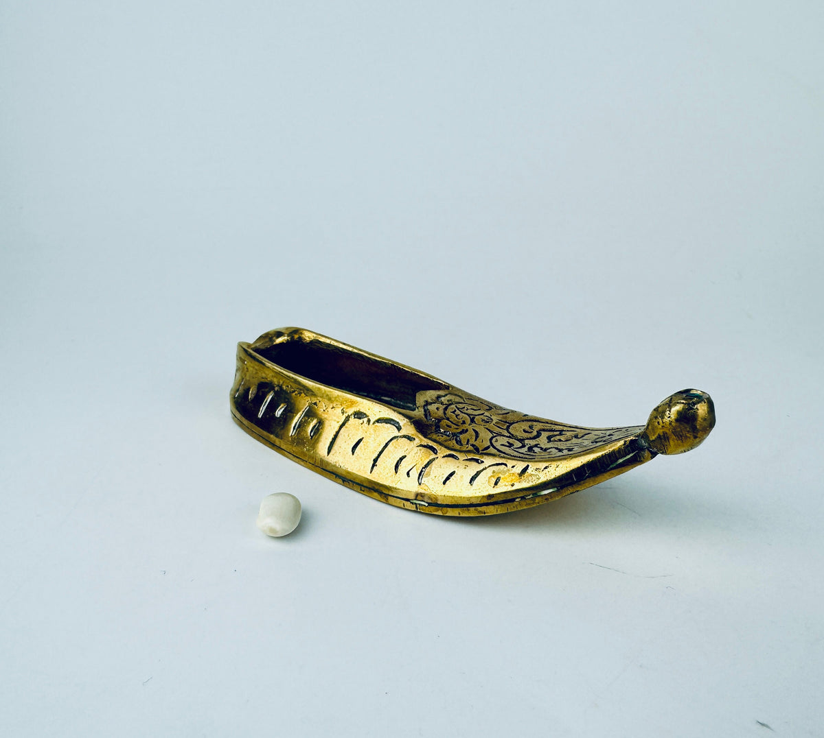 Product image for 'vintage etched brass slipper ashtray attractive aged metal patina made in turkey' (view 2b2a42)