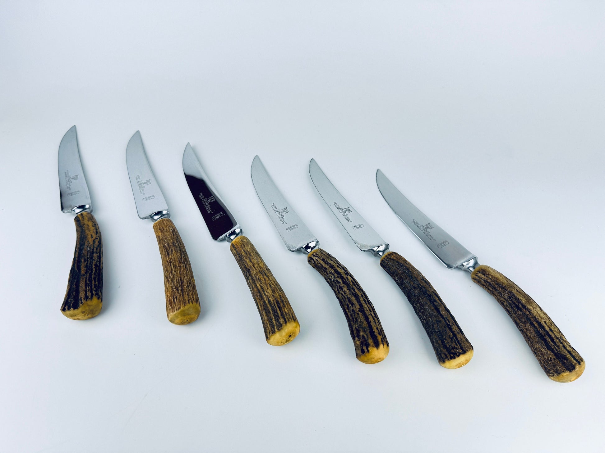 Product image for 'vintage genuine antler handles henry rogers sons co serrated stainless steel steak knife set set of six 6 made in england' (view cb96bd)