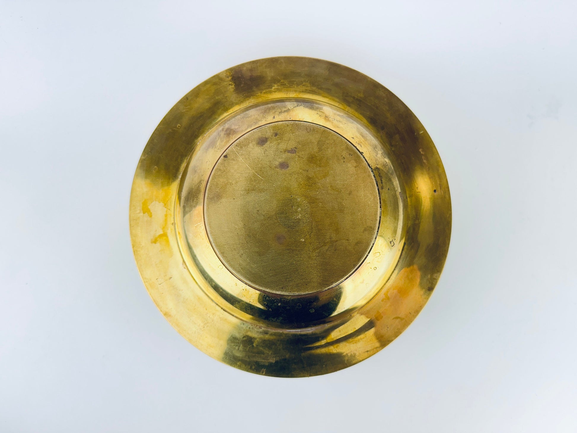 Product image for 'vintage round brass bowl multi candle stick holder centrepiece attractive aged metal patina' (view 9db49c)