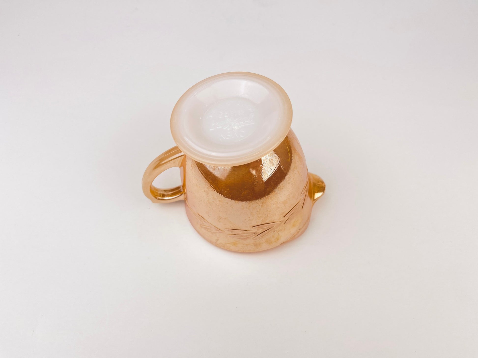 Product image for 'vintage fire king peach lustre laurel leaf creamer mid century elegance' (view b7afa4)