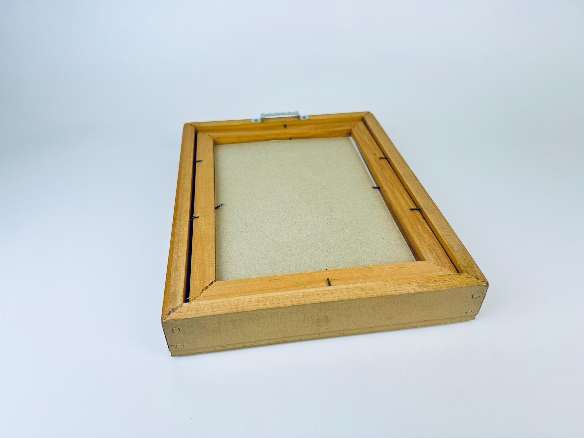 Product image for 'vintage solid wood gold painted 5 x 7 picture frame wall mounted' (view e19fc3)