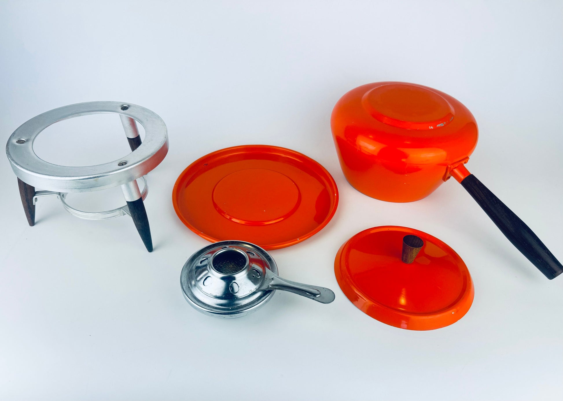 Product image for 'vintage bright orange metal fondue set wood accents made in hong kong' (view 0f3460)
