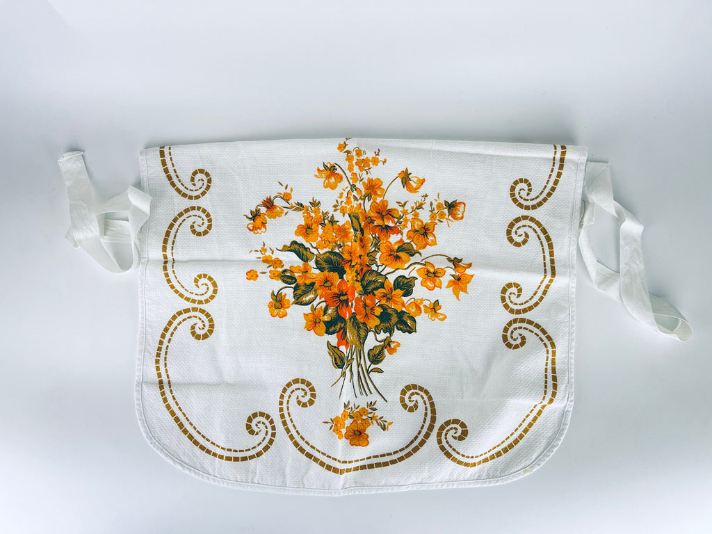 Product image for 'vintage white orange floral print full apron' (view 4a4741)