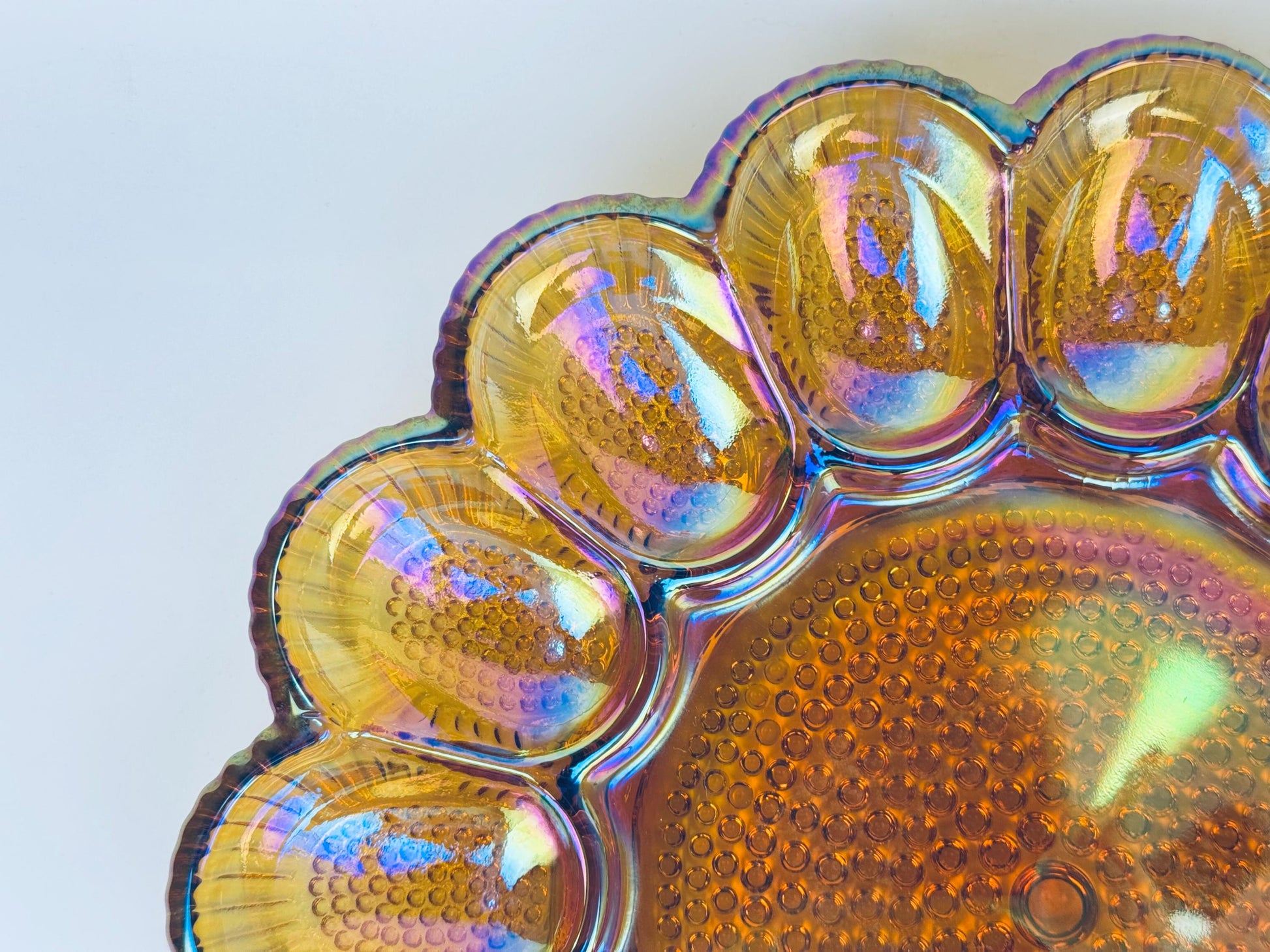Product image for 'vintage carnival glass devilled egg plate scalloped edge hobnail bottom' (view 0281ff)