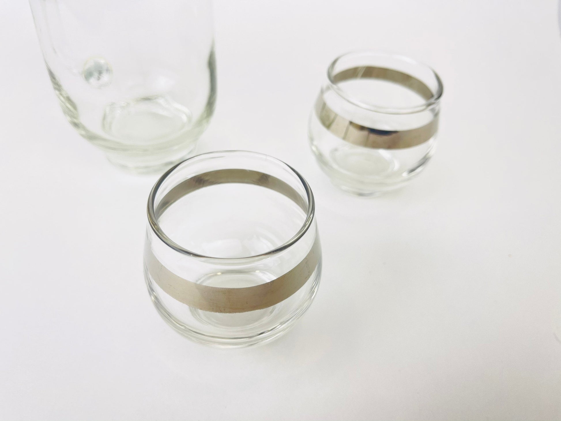 Product image for 'vintage dorothy thorpe cocktail set small pitcher 2 small glasses silver striped pattern made by libbey glass' (view 8a286e)