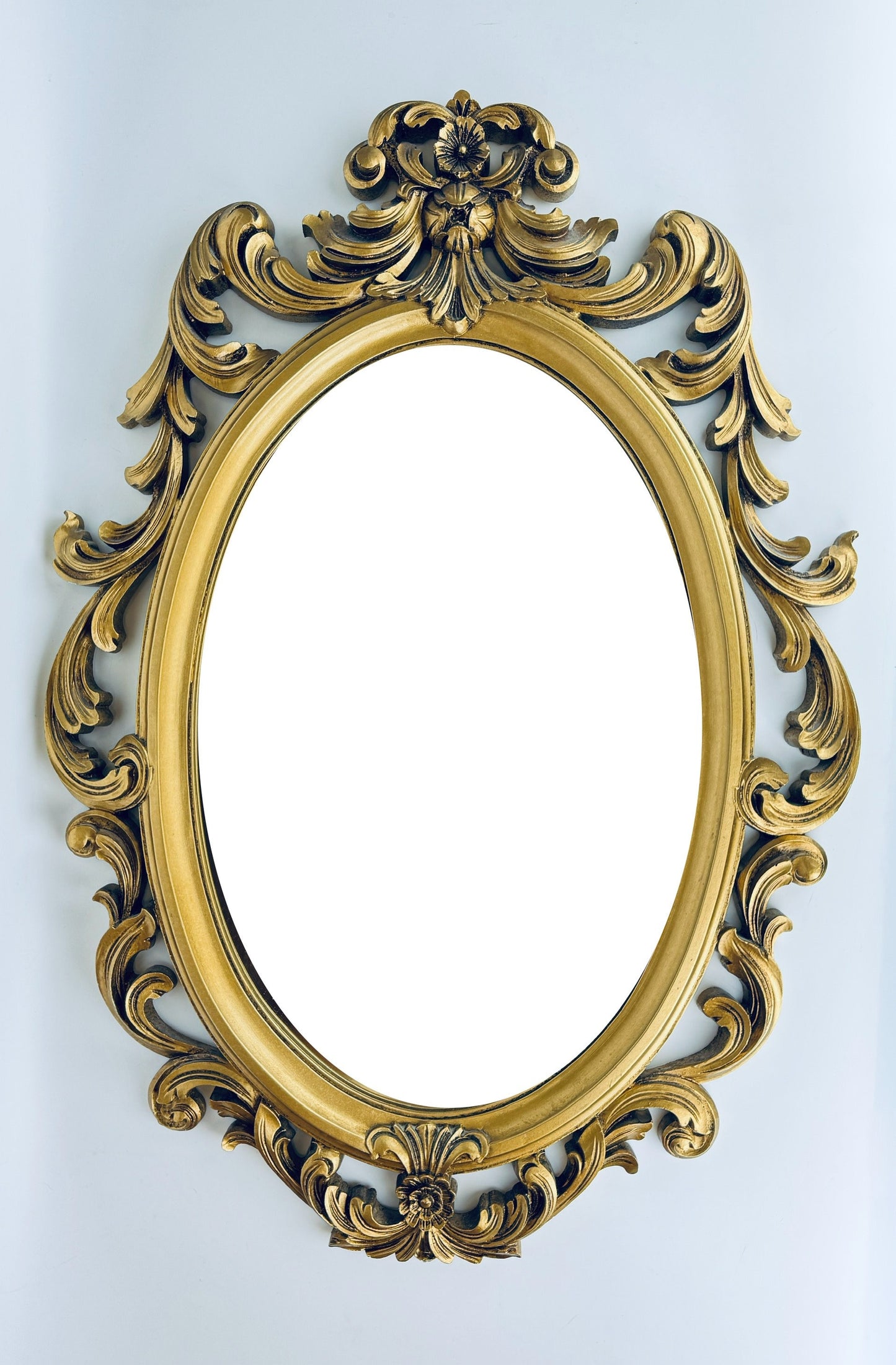 Product image for 'vintage hollywood regency gold gilt oval wall mirror made in canada by wonder glo fine framed mirrors walker glass co' (view 2bab31)