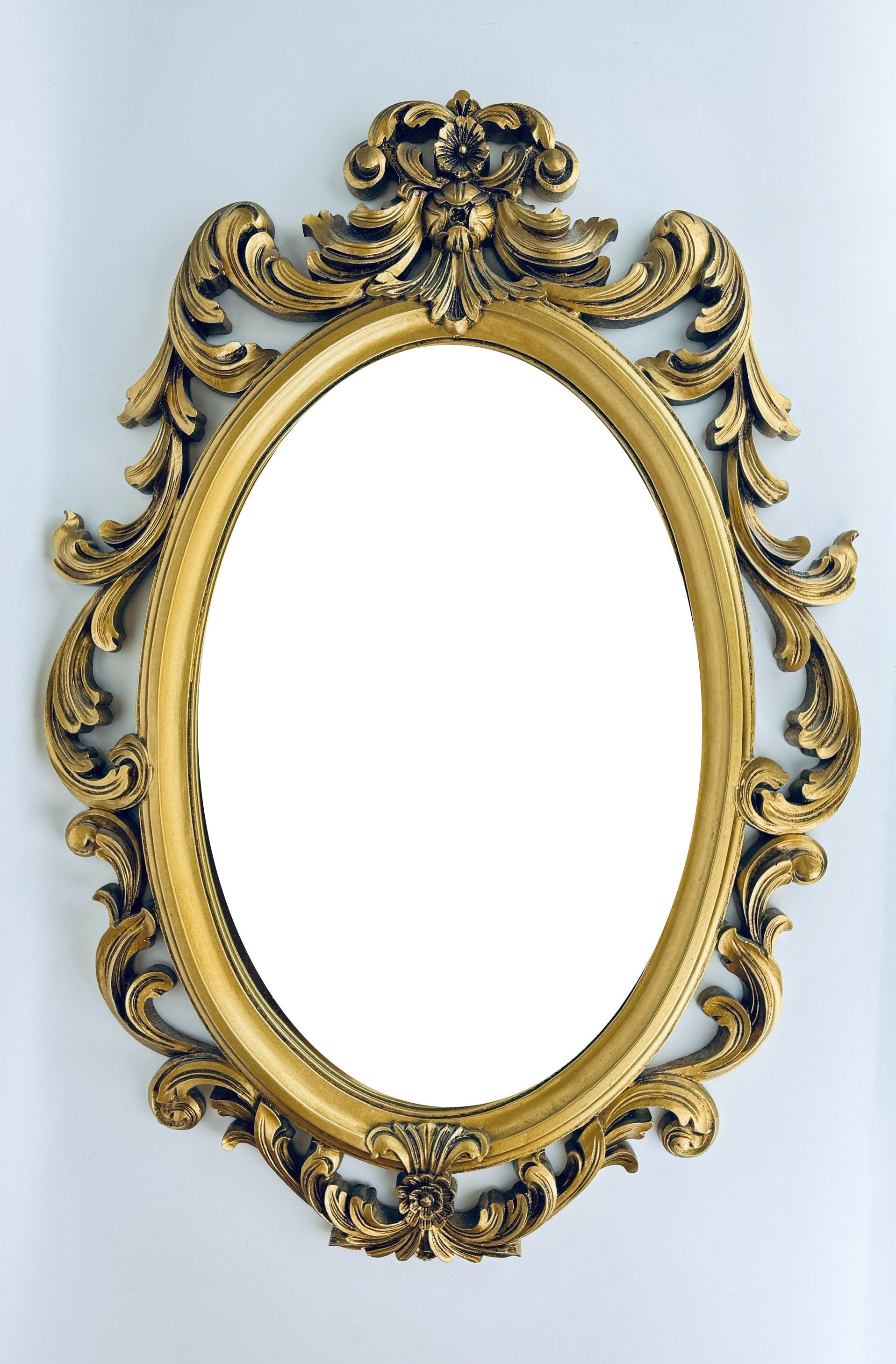 Product image for 'vintage hollywood regency gold gilt oval wall mirror made in canada by wonder glo fine framed mirrors walker glass co' (view 2bab31)