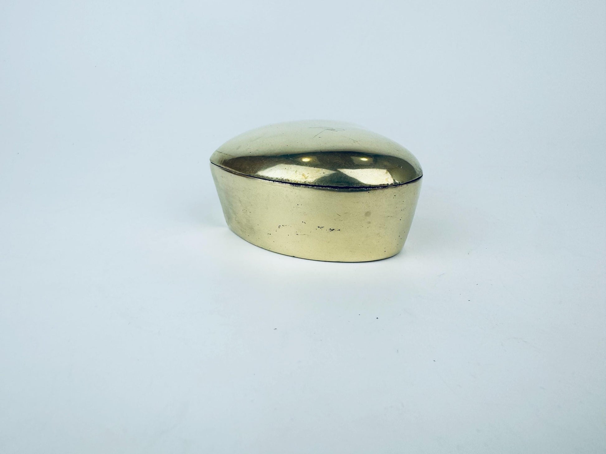 Product image for 'vintage solid brass heart ring trinket dish attractive aged patina valentines day gift' (view 327a8f)