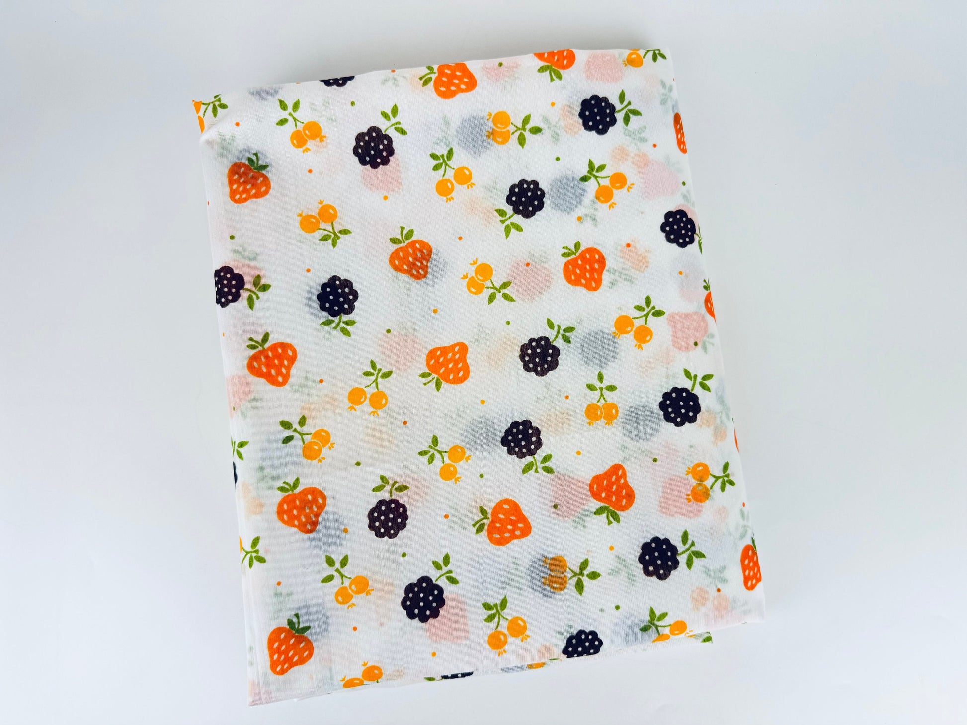 Product image for 'vintage semi sheer summer fruit fabric cheery strawberry design 45 x 116' (view b52f55)