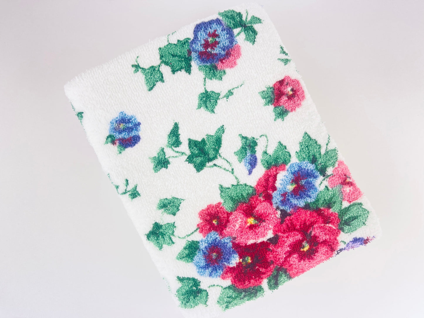 Product image for 'vintage floral print hand towel made by waverly in usa 100 cotton' (view 409591)