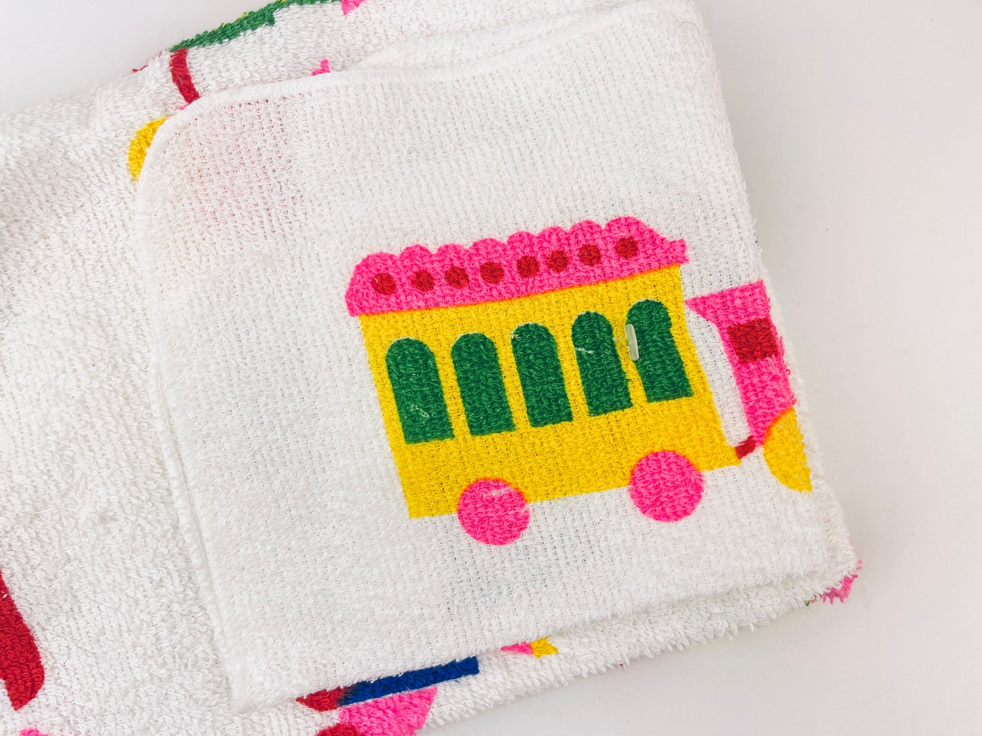 Product image for 'vintage train pattern cannon bath face fringe towel set set of two 2 made in usa new old stock nos' (view a83cfc)