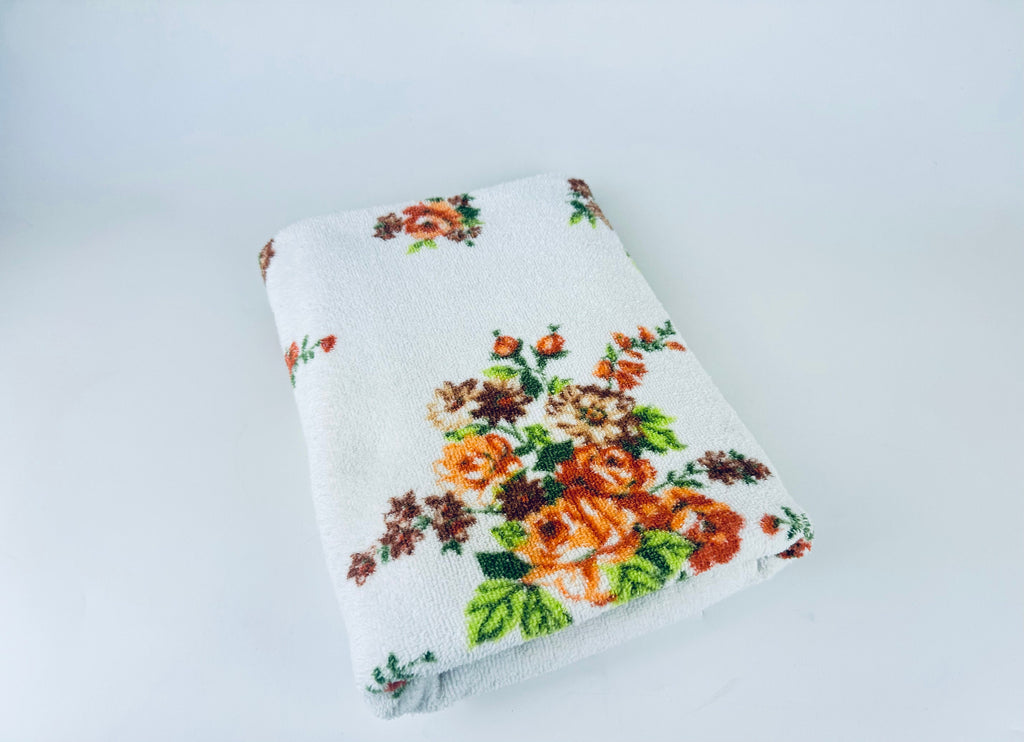 Product image for 'vintage orange floral fringe bath towel' (view e4f9af)