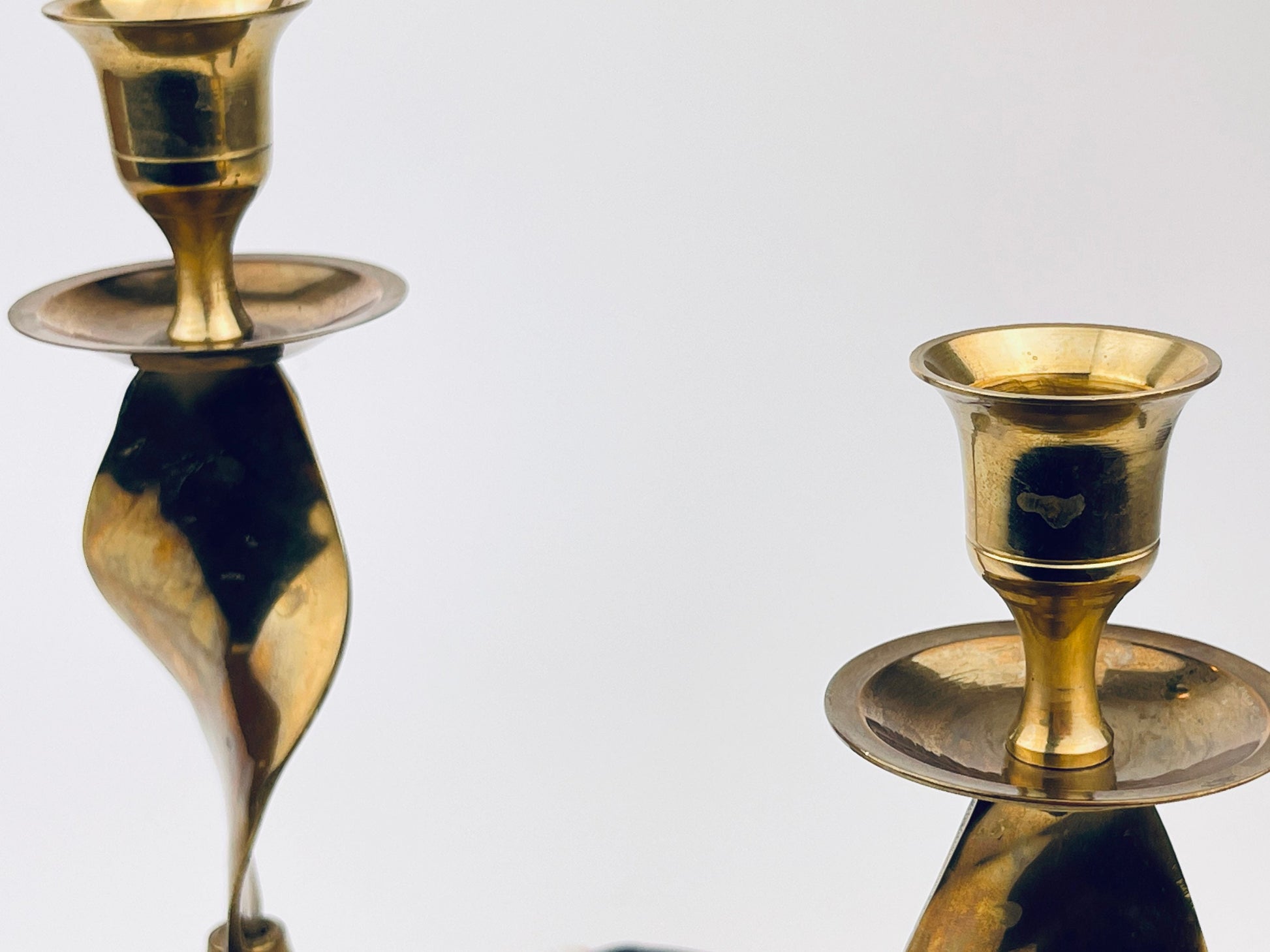 Product image for 'vintage brass twist candle stick holders set of two 2' (view 1dbe28)