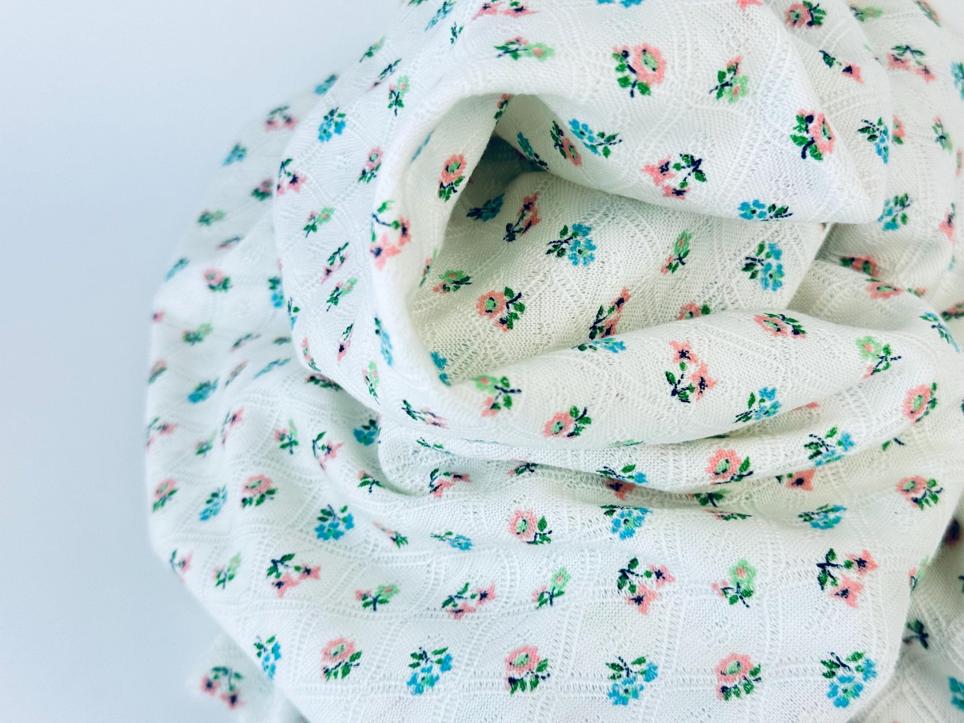Product image for 'vintage floral bouquet white diamond lace pattern polyester fabric material 42 x 56' (view 77e166)