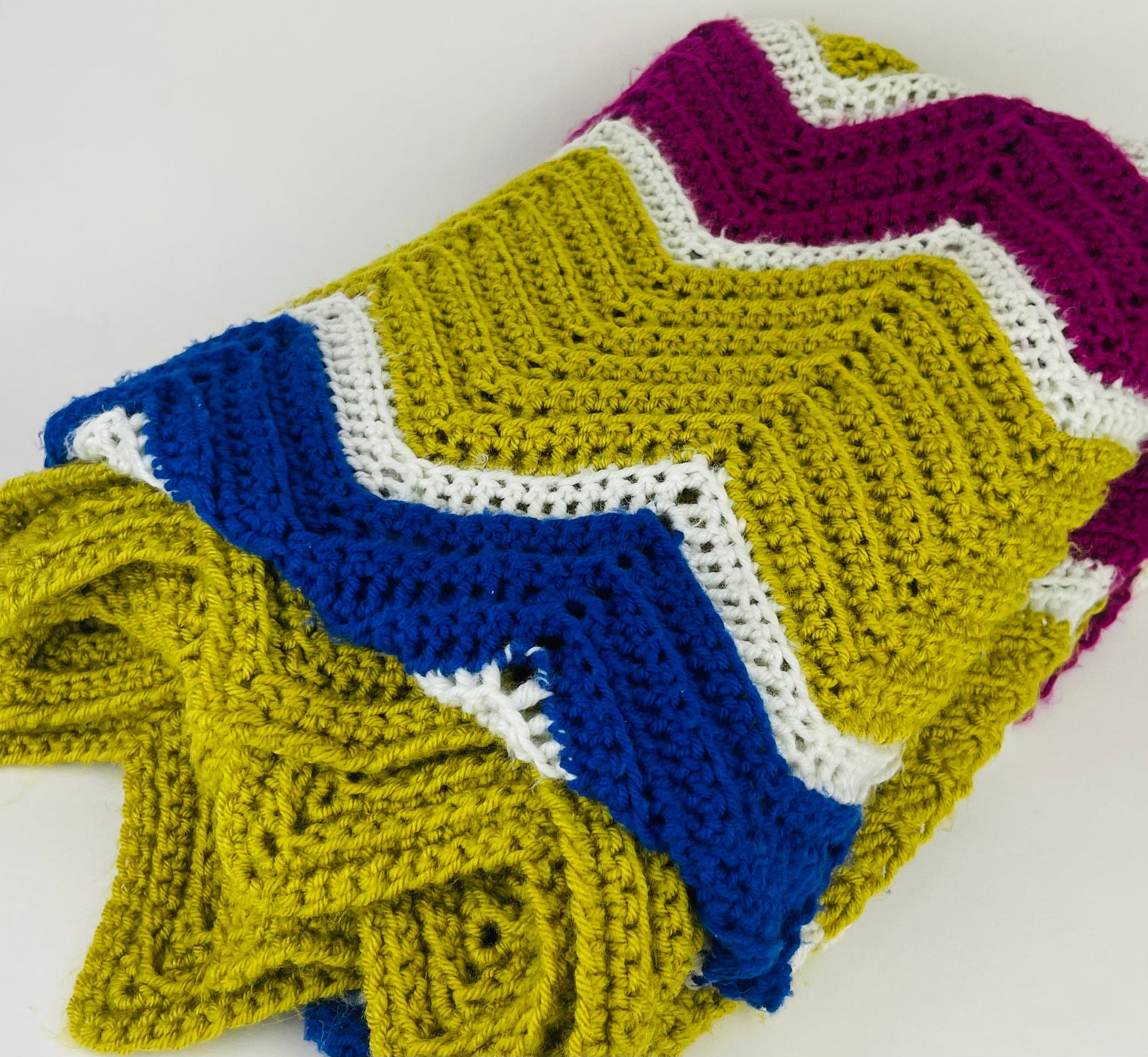 Product image for 'vintage handmade granny square afghan with scalloped edge cozy retro charm' (view 2374fe)