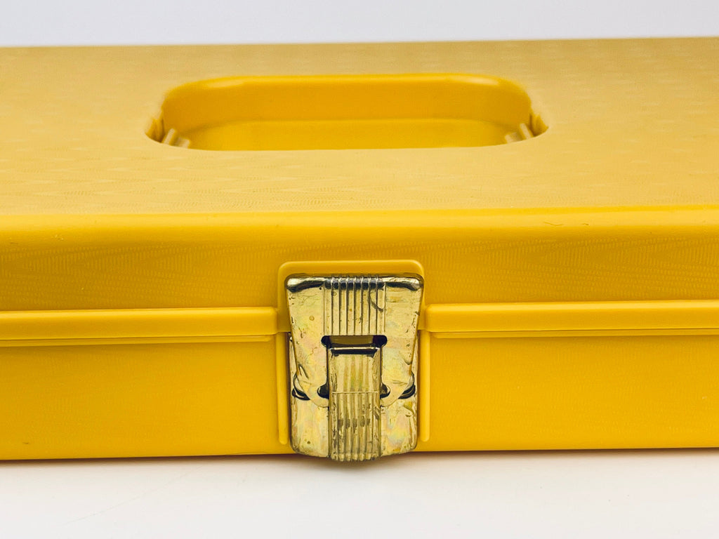 Product image for 'vintage wilson wil hold sewing box yellow gold swirl pattern with plastic organizers handle' (view 3423ae)