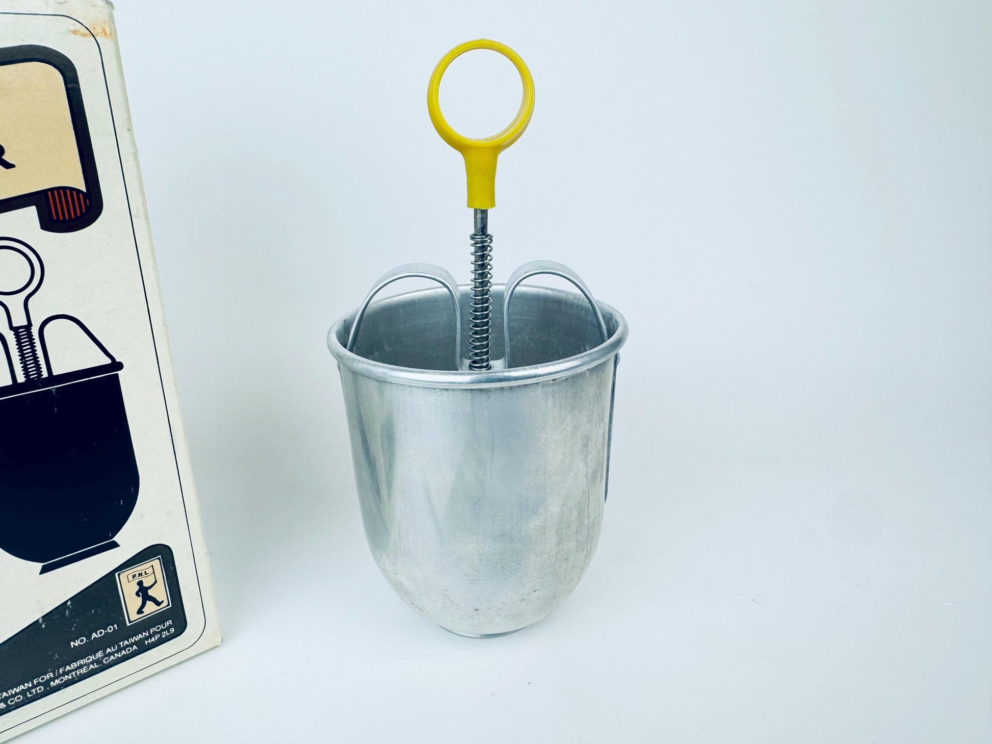 Product image for 'vintage donut waffle pancake maker dispenser' (view e76a2a)