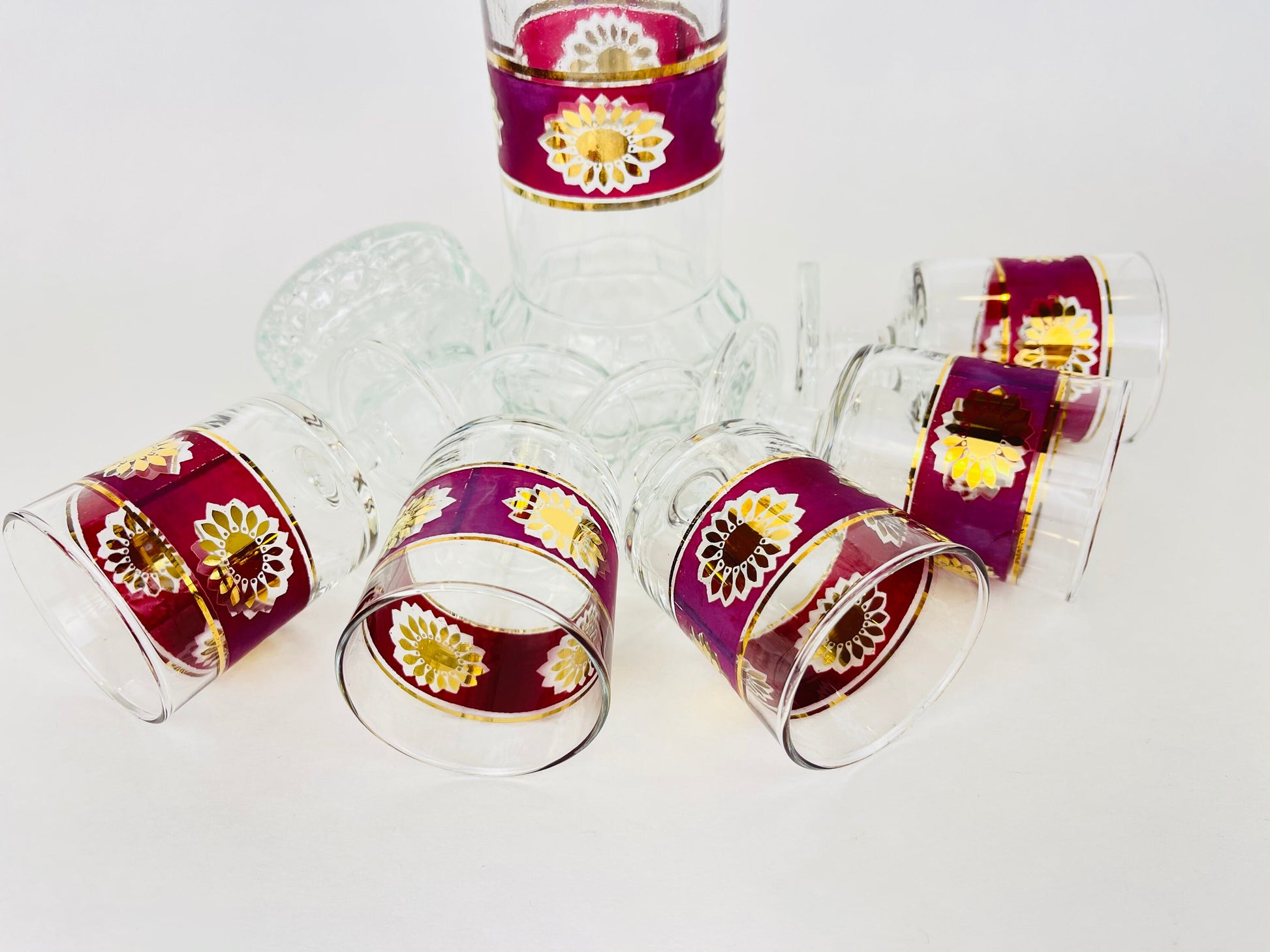 Product image for 'vintage luminarc aperitif decanter set 5 purple sunburst glasses decanter french barware' (view 5bafb1)