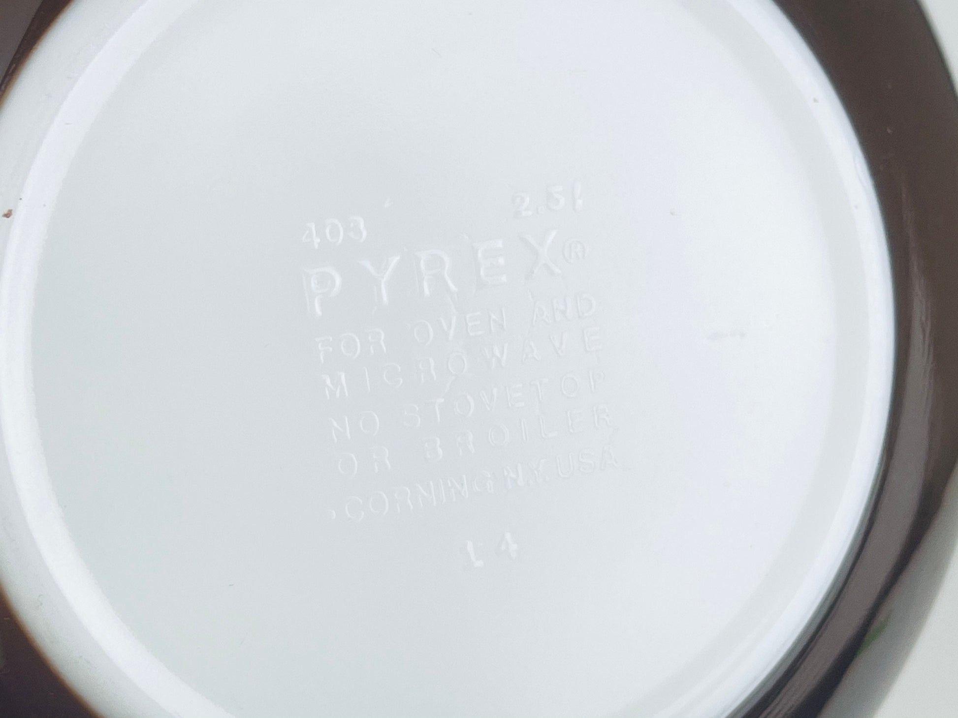 Product image for 'vintage woodland pyrex mixing bowl 403 2 1 2 l 2 1 2 qt' (view d62069)