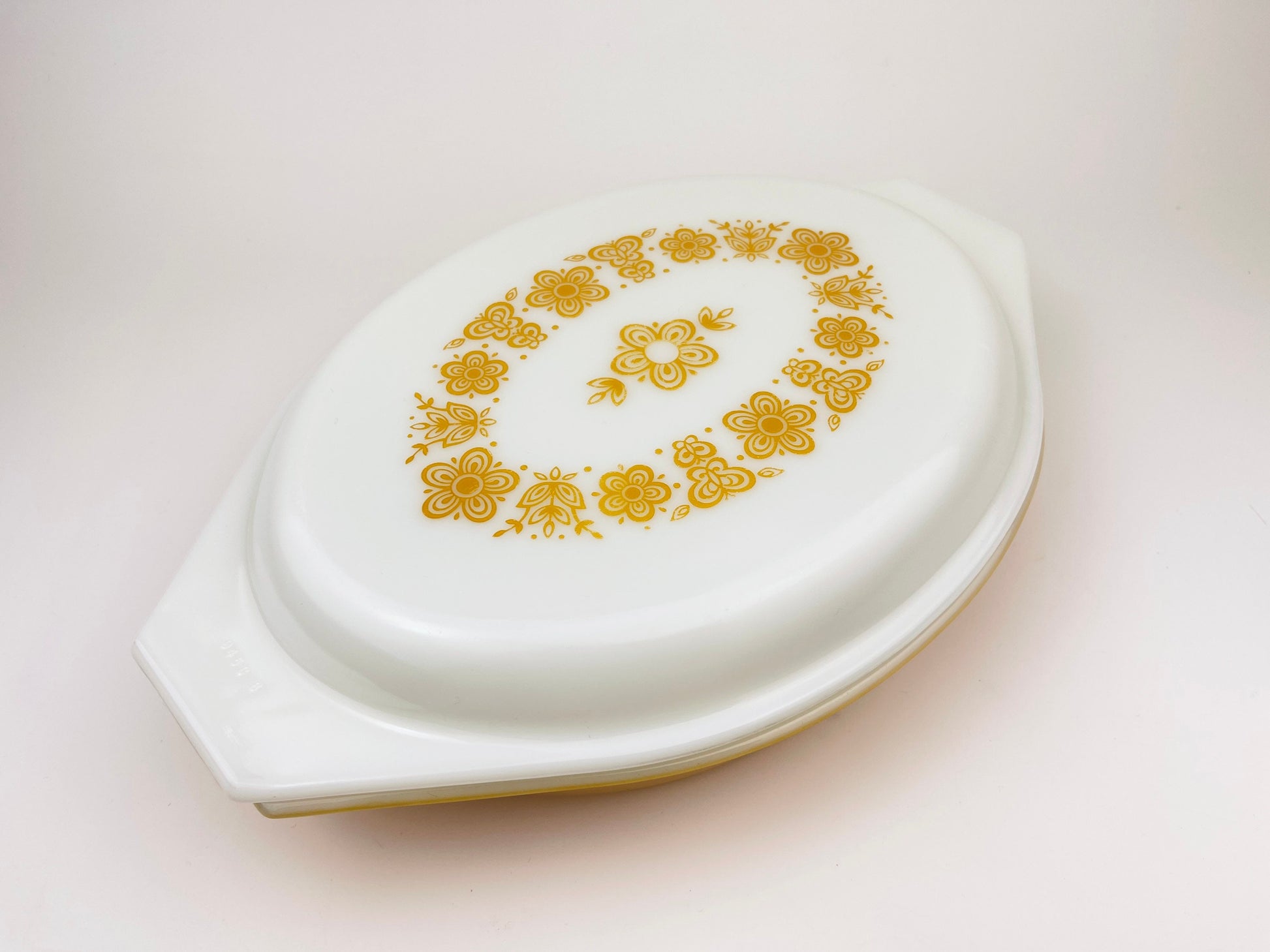 Product image for 'vintage butterfly gold pyrex divided casserole dish 1 qt' (view 9088e3)