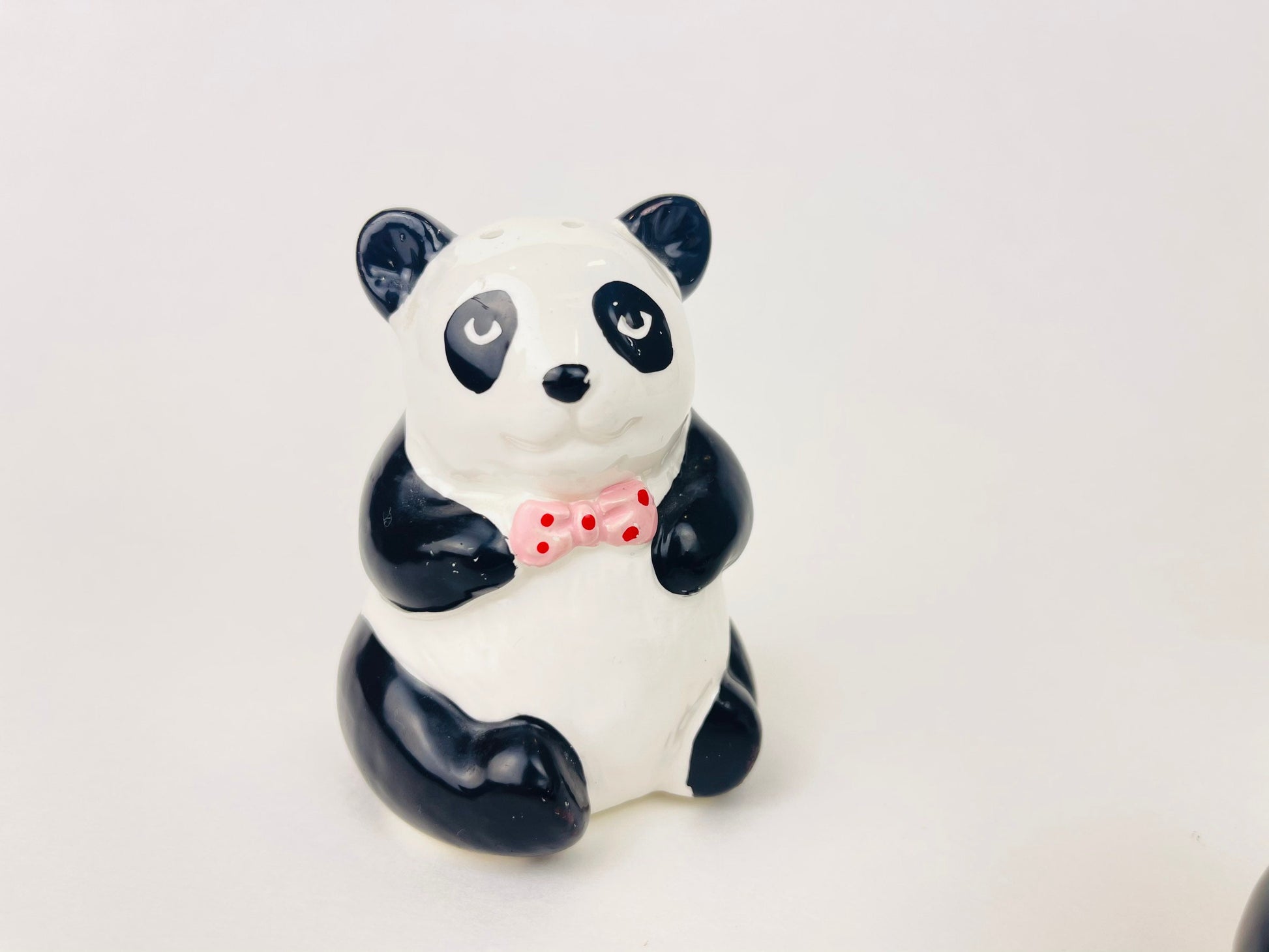 Product image for 'vintage fancy panda salt pepper shakers made in taiwan 1980s ceramic duo' (view 851278)