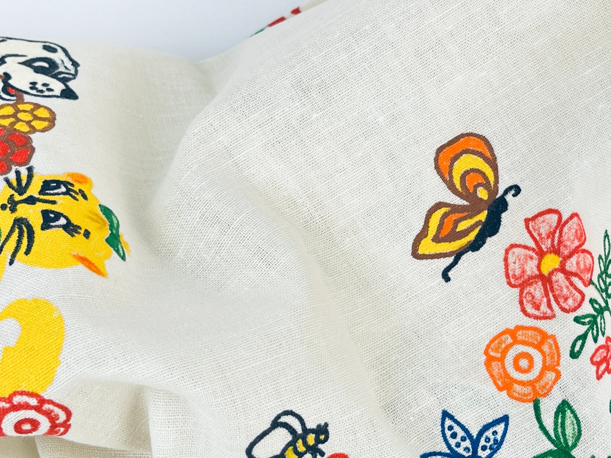 Product image for 'vintage hand painted beige floral animal print linen table runner centrepiece fringe edge' (view 8ff7b7)