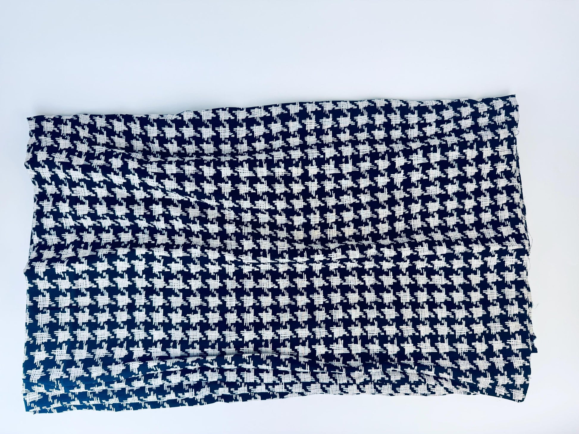 Product image for 'vintage black beige abstract sketch houndstooth polyester fabric 60 x 100' (view 24dc7e)
