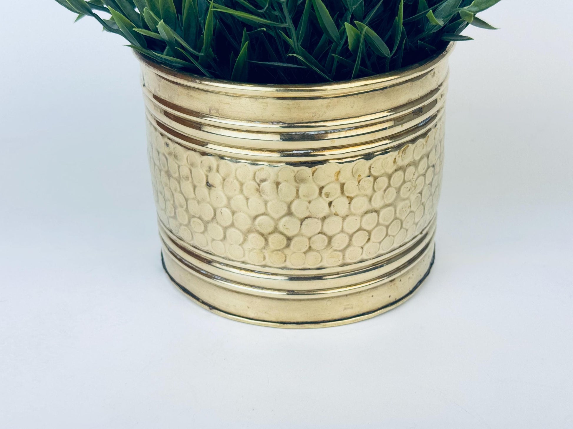 Product image for 'vintage 6 hammered brass indoor planter pot' (view e4f143)