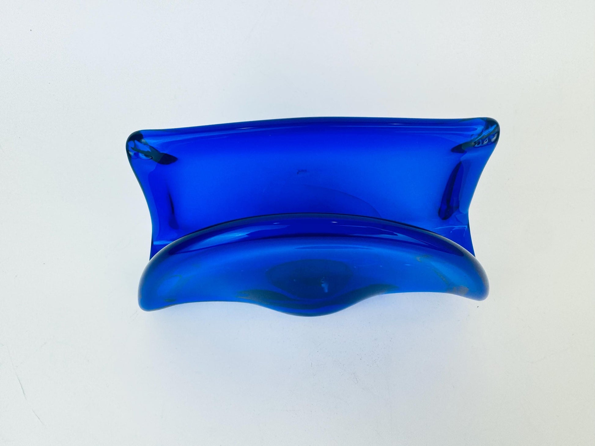 Product image for 'vintage cobalt blue art glass napkin holder hand made in italy by white cristal' (view 4e212b)