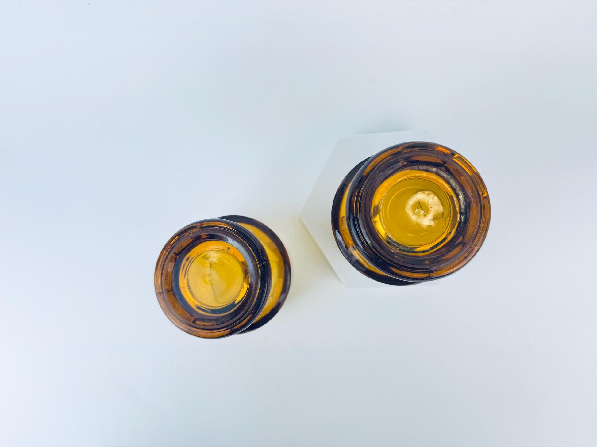 Product image for 'vintage amber chiselled heavy glass tumblers set of 2 mid century modern barware' (view b54501)