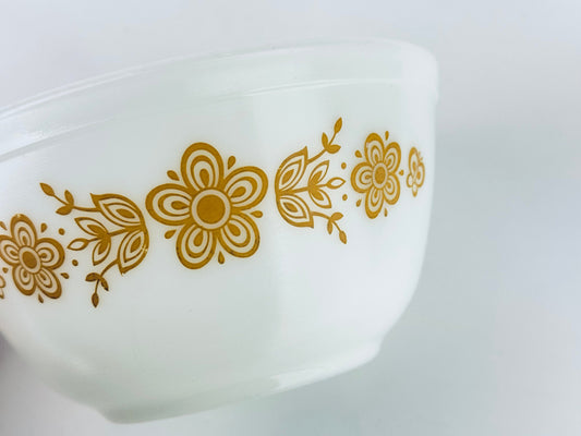Product image for 'vintage white gold butterfly gold pyrex mixing bowl 402 1 5 qt 1 5 l' (view 5127a0)