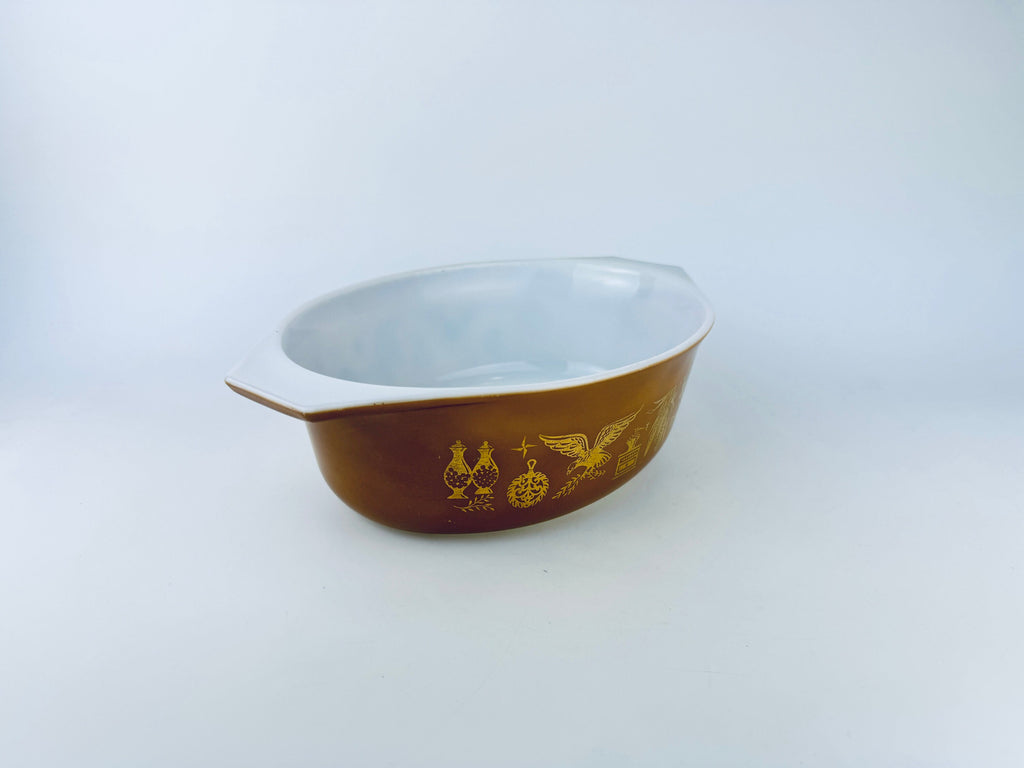 Product image for 'vintage early american pyrex white milk glass casserole dish 043 1 1 2 qt 1 42 litre early canadian' (view 73271f)